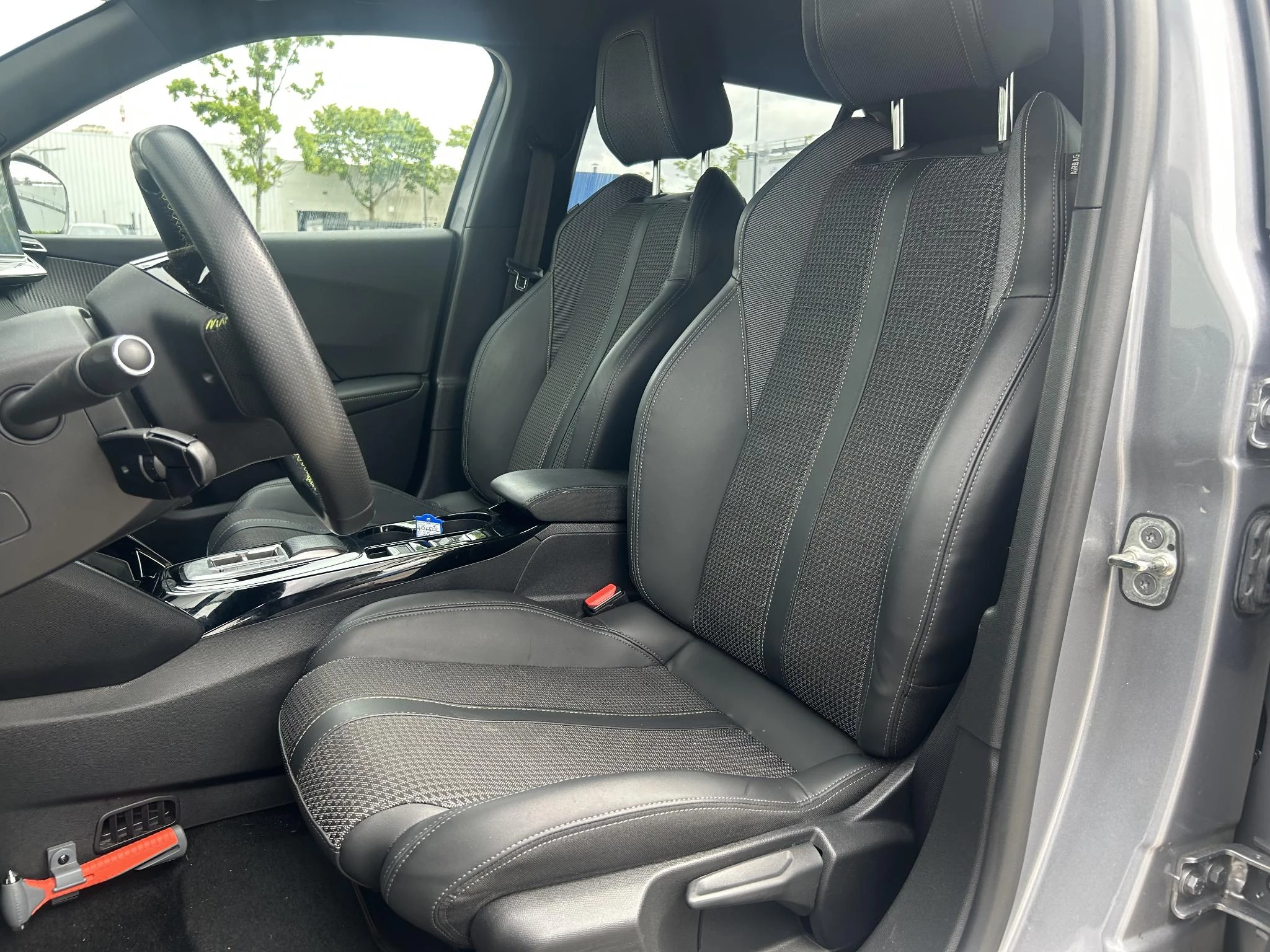 Peugeot e-2008 EV GT 50 kWh