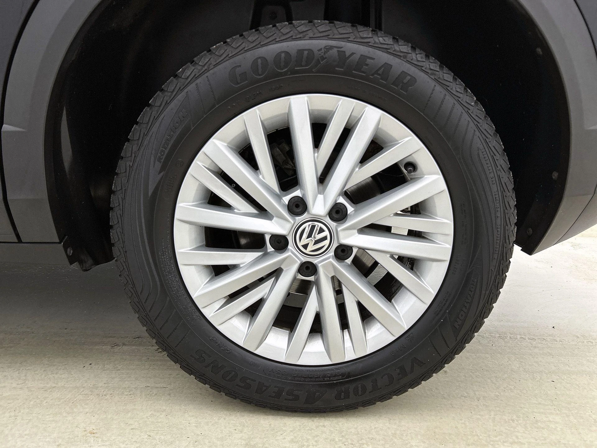 Volkswagen-T-Roc-image-25