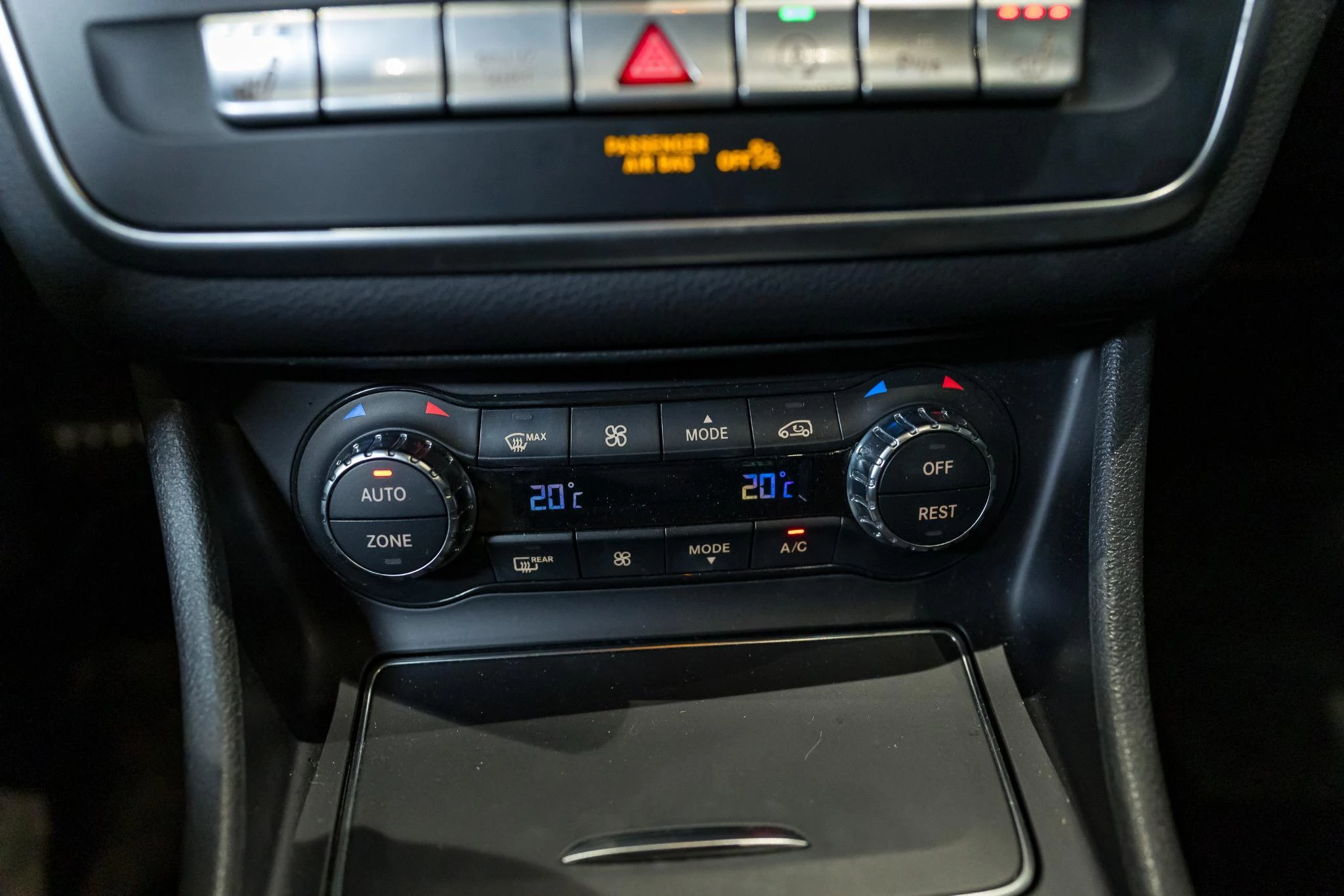 Mercedes-Benz GLA 200 AMG Line + PANORAMISCH DAK + CARPLAY + TREKHAAK +