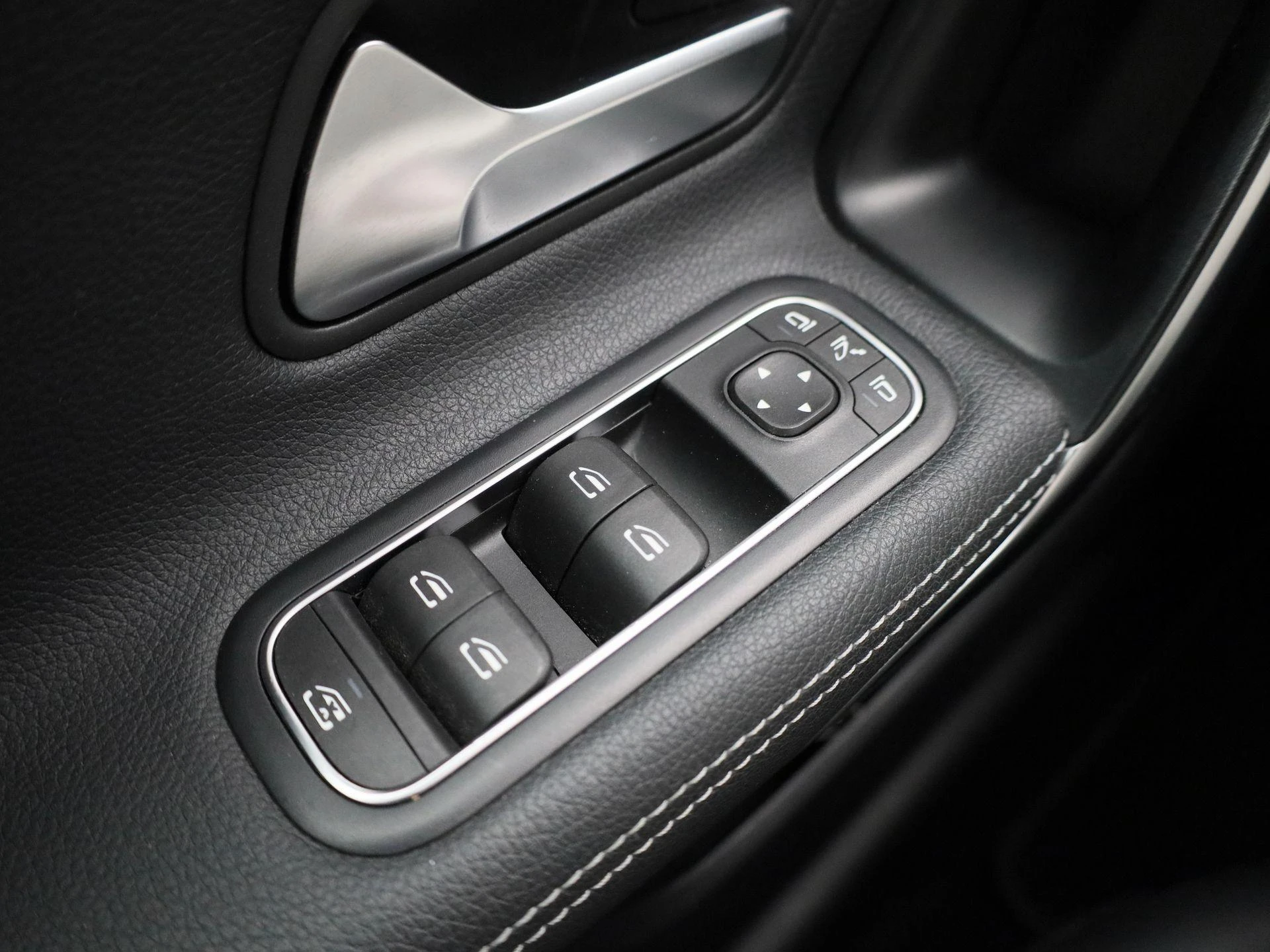 Mercedes-Benz-CLA-image-22