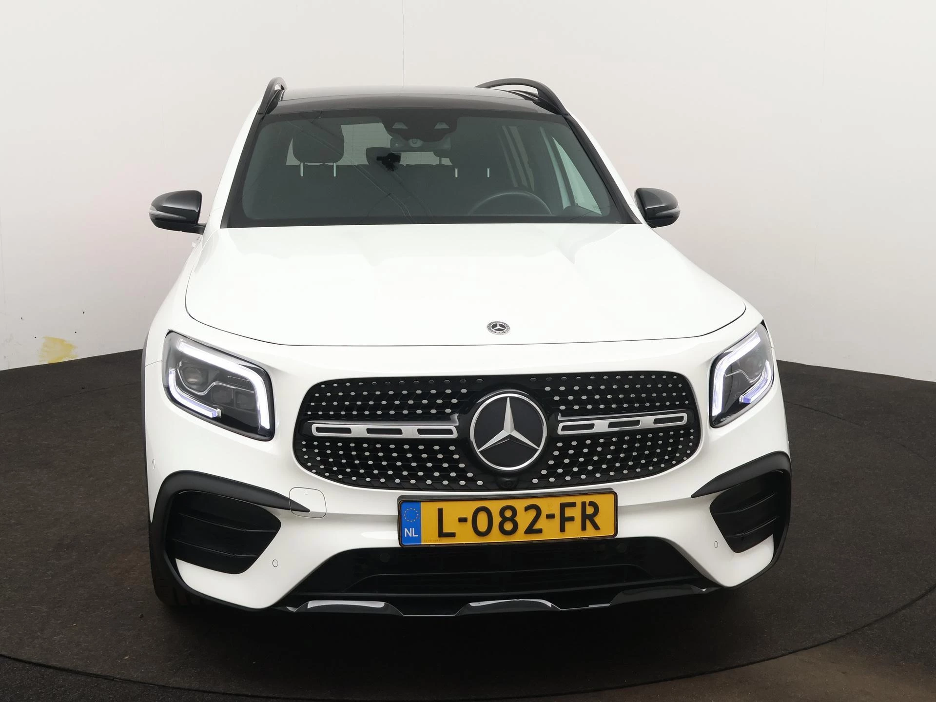 Mercedes-Benz-GLB-image-9