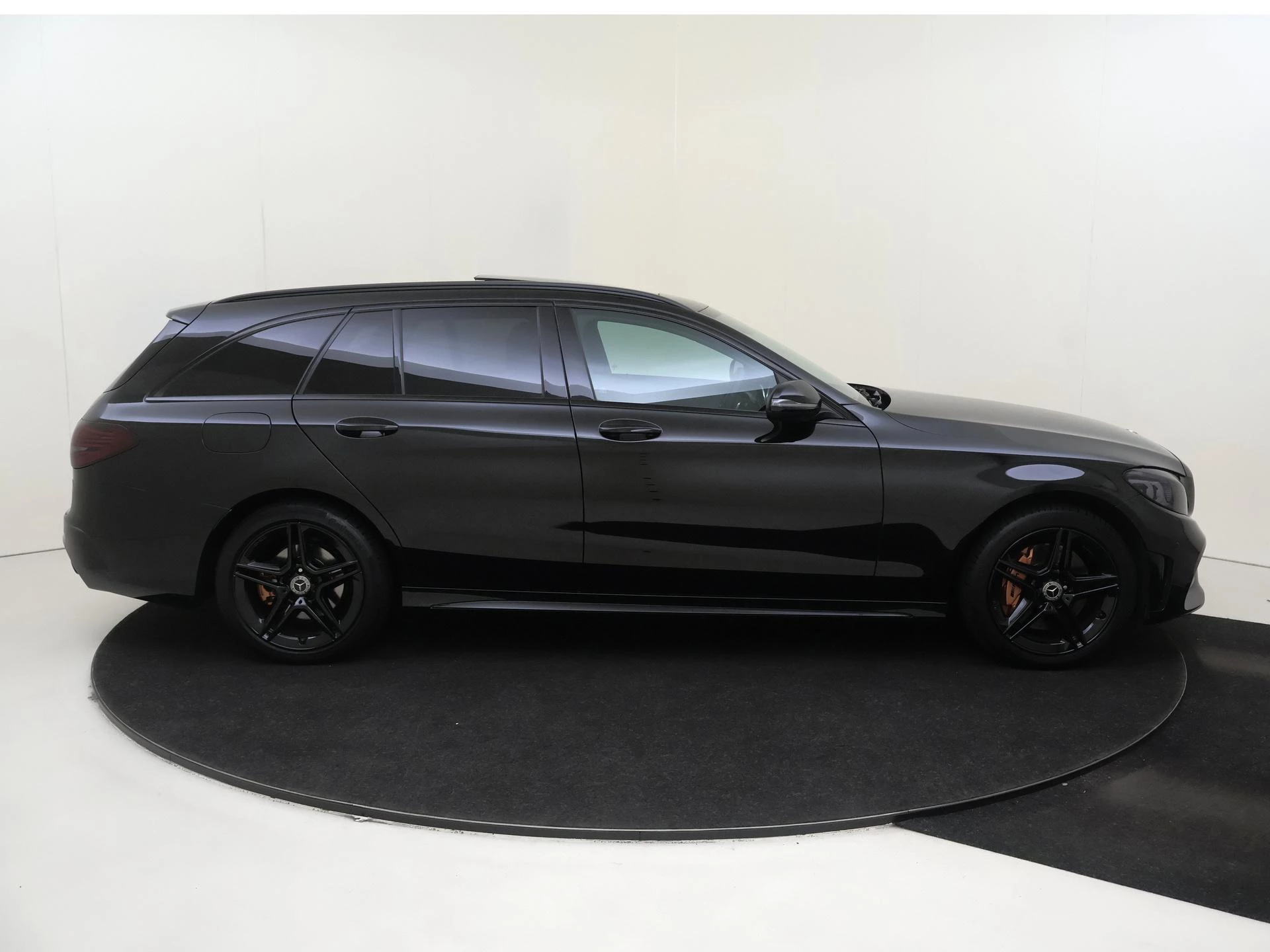Mercedes-Benz-C-Klasse-image-8