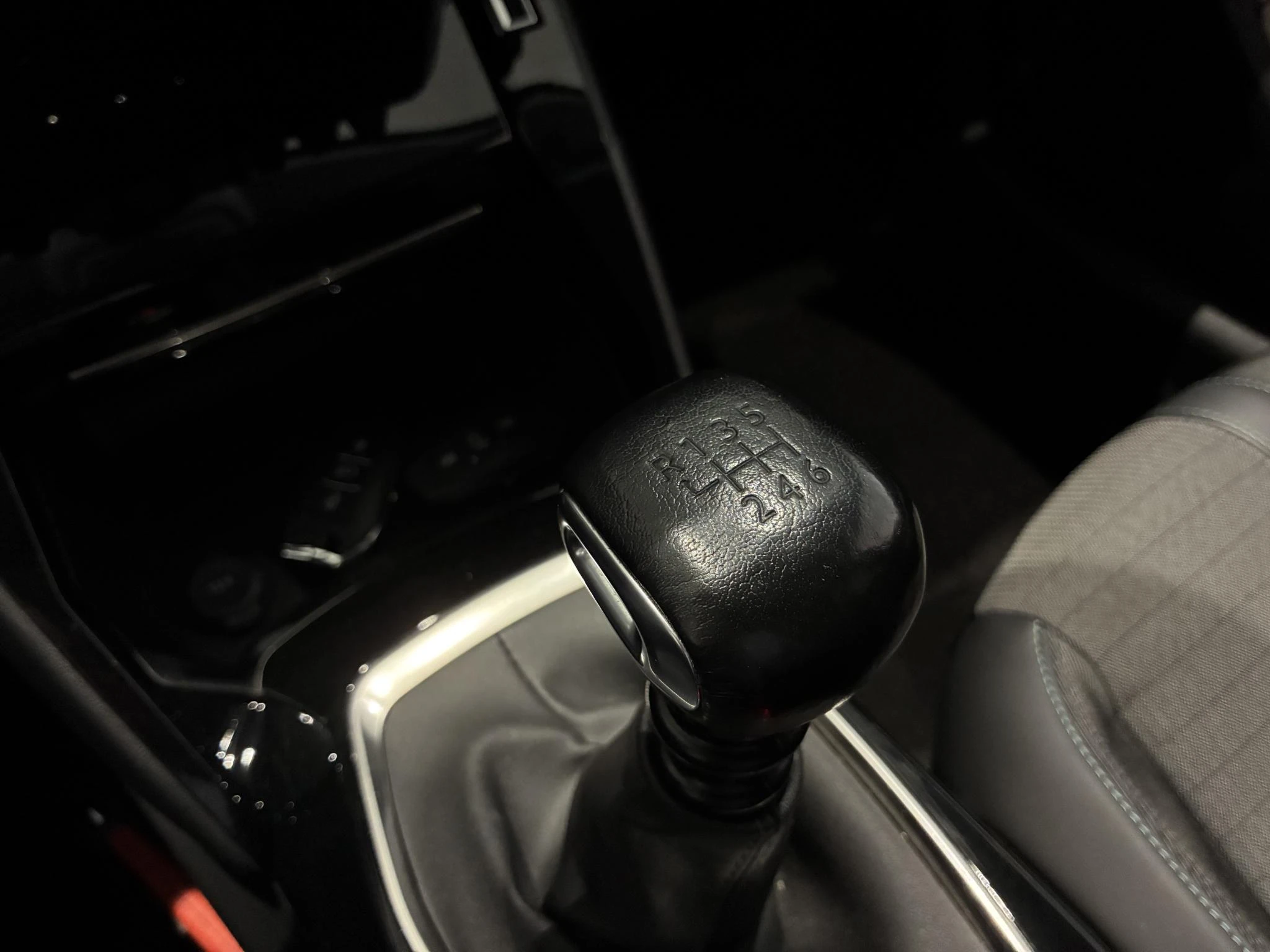 Peugeot-208-image-13
