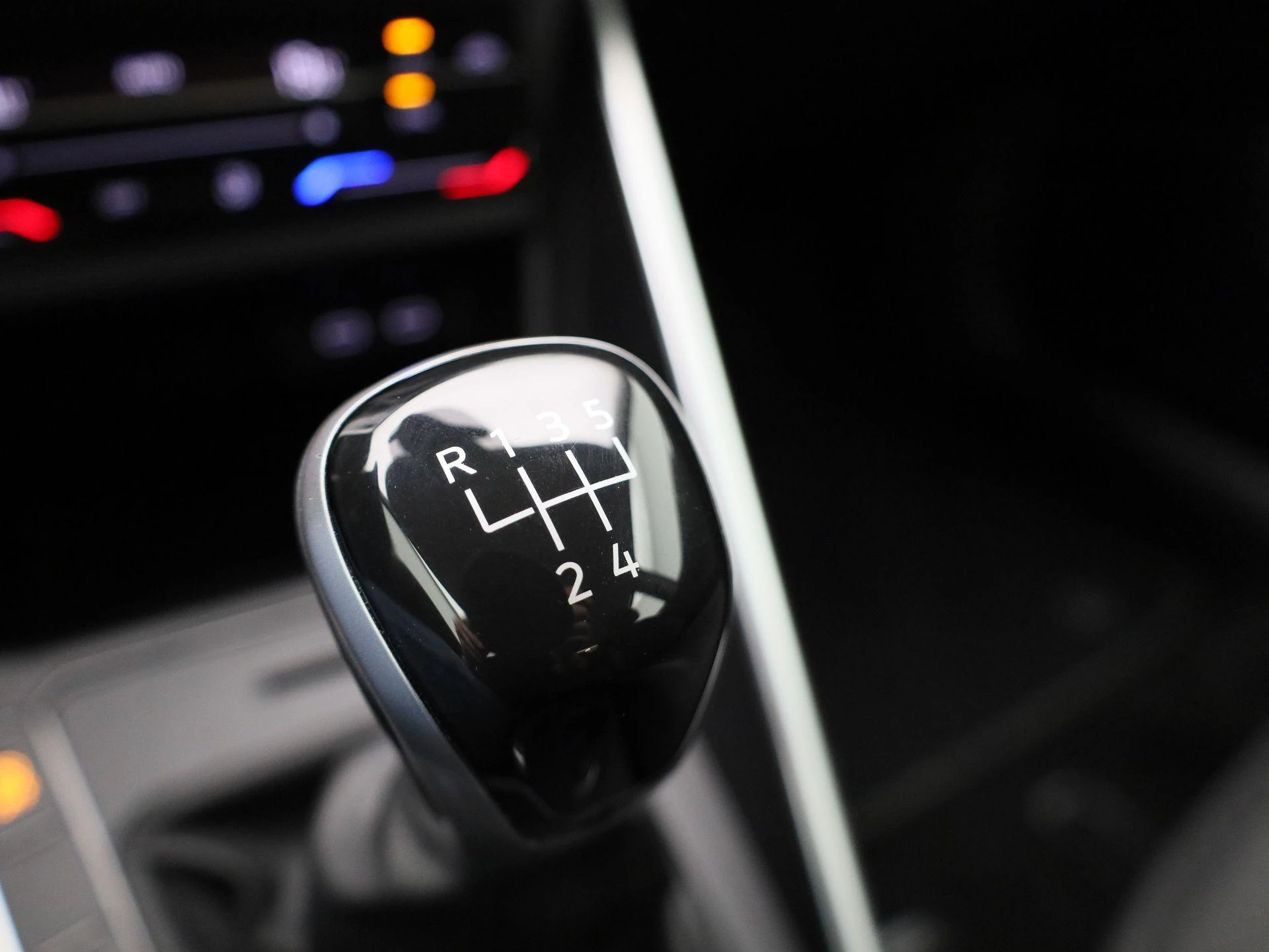 Volkswagen-Polo-image-24