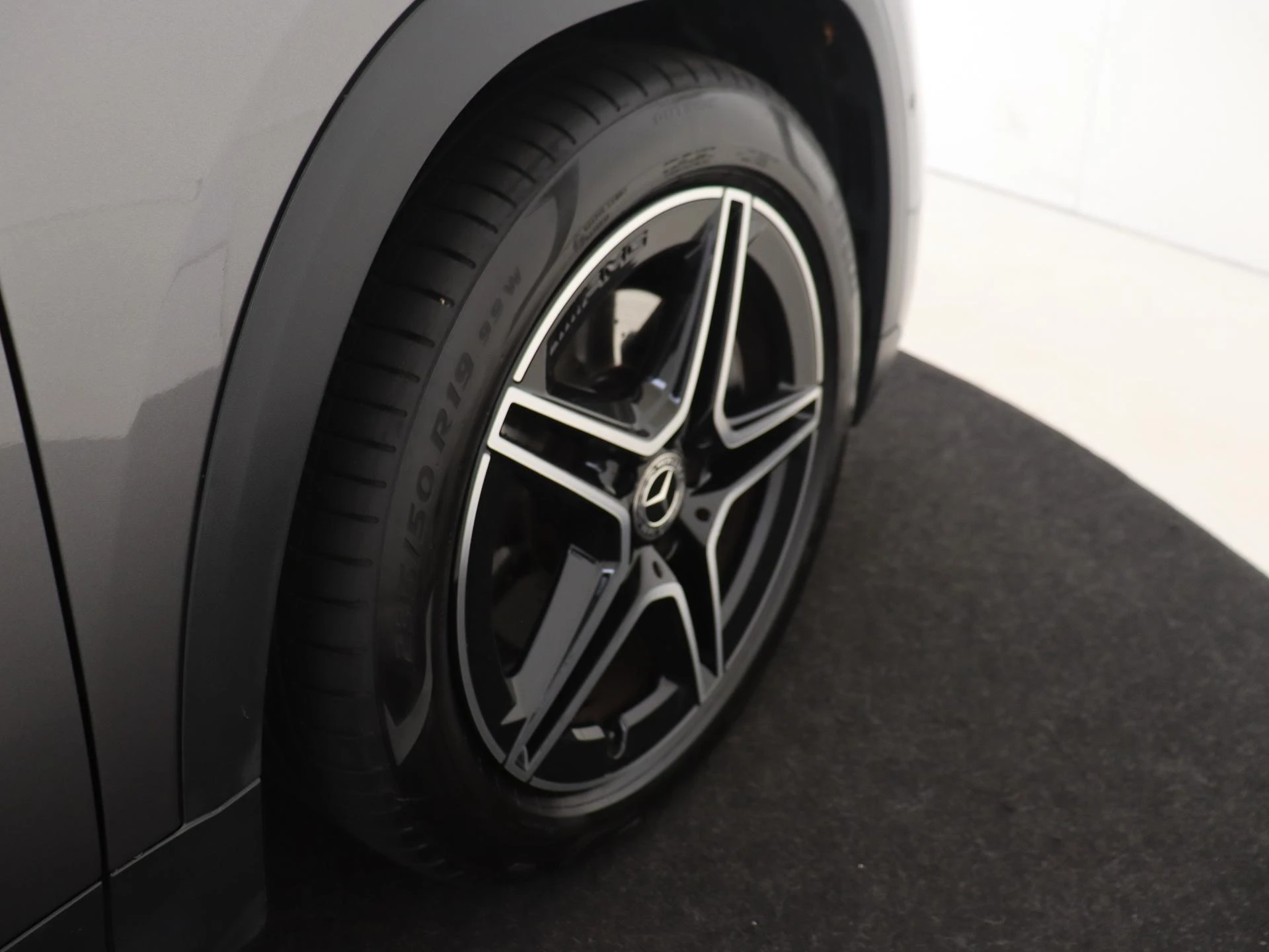 Mercedes-Benz-GLA-image-31