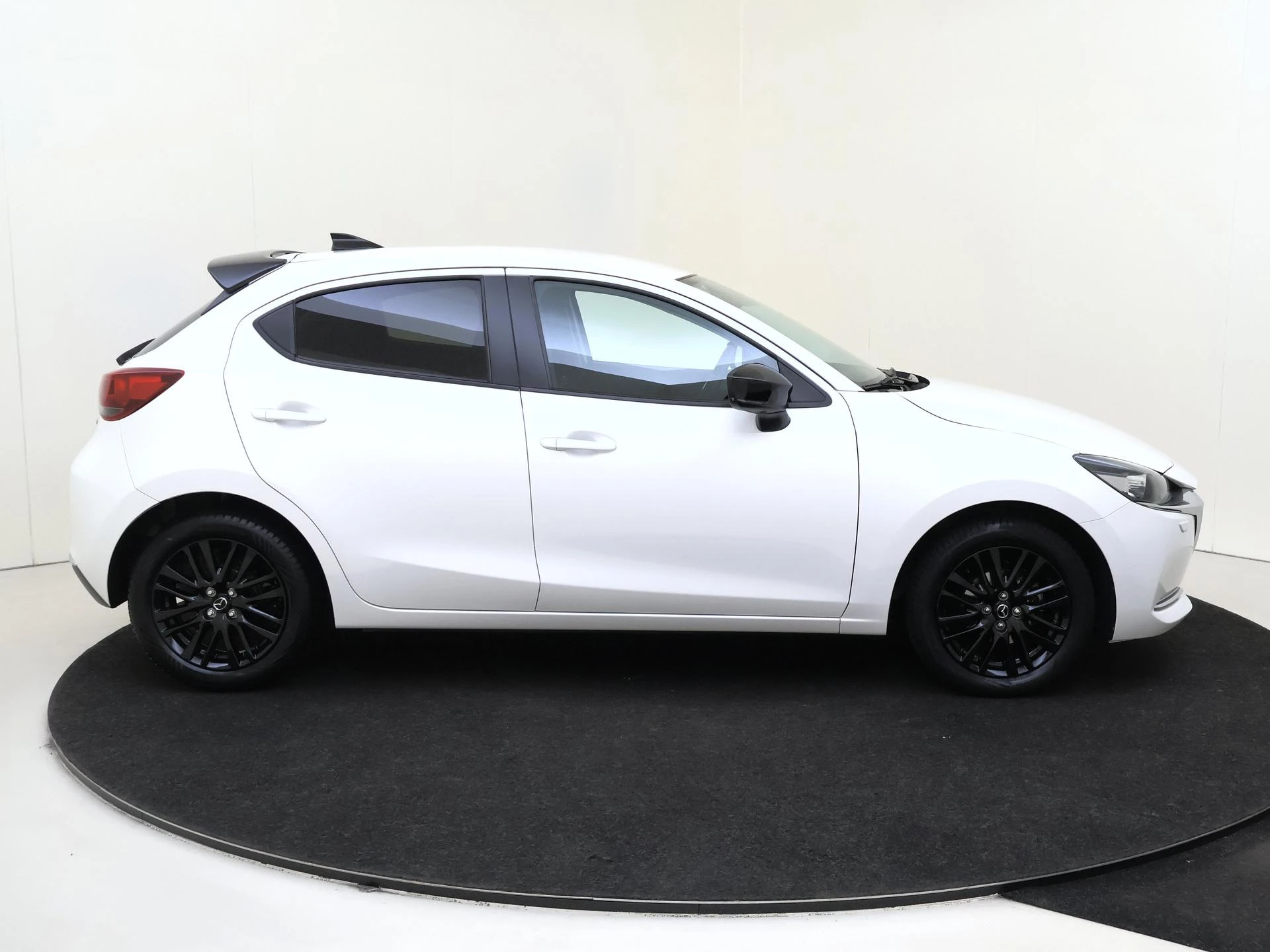 Mazda-2-image-8