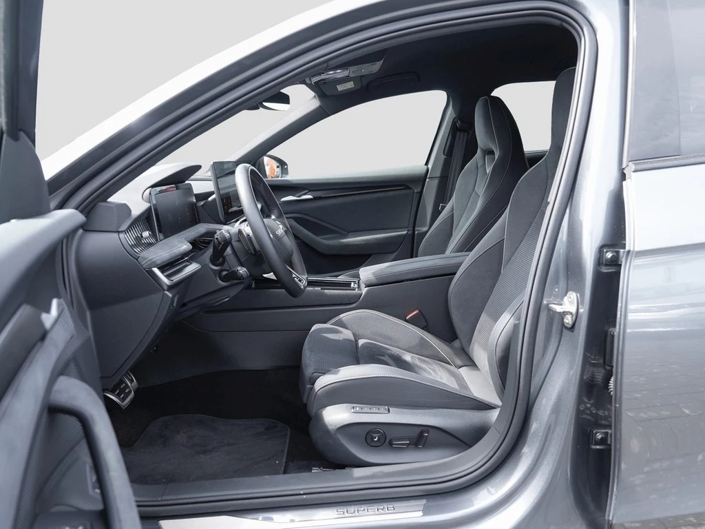 Škoda Superb Combi 2.0 TDI DSG Sportline AHK/Navi/RFK