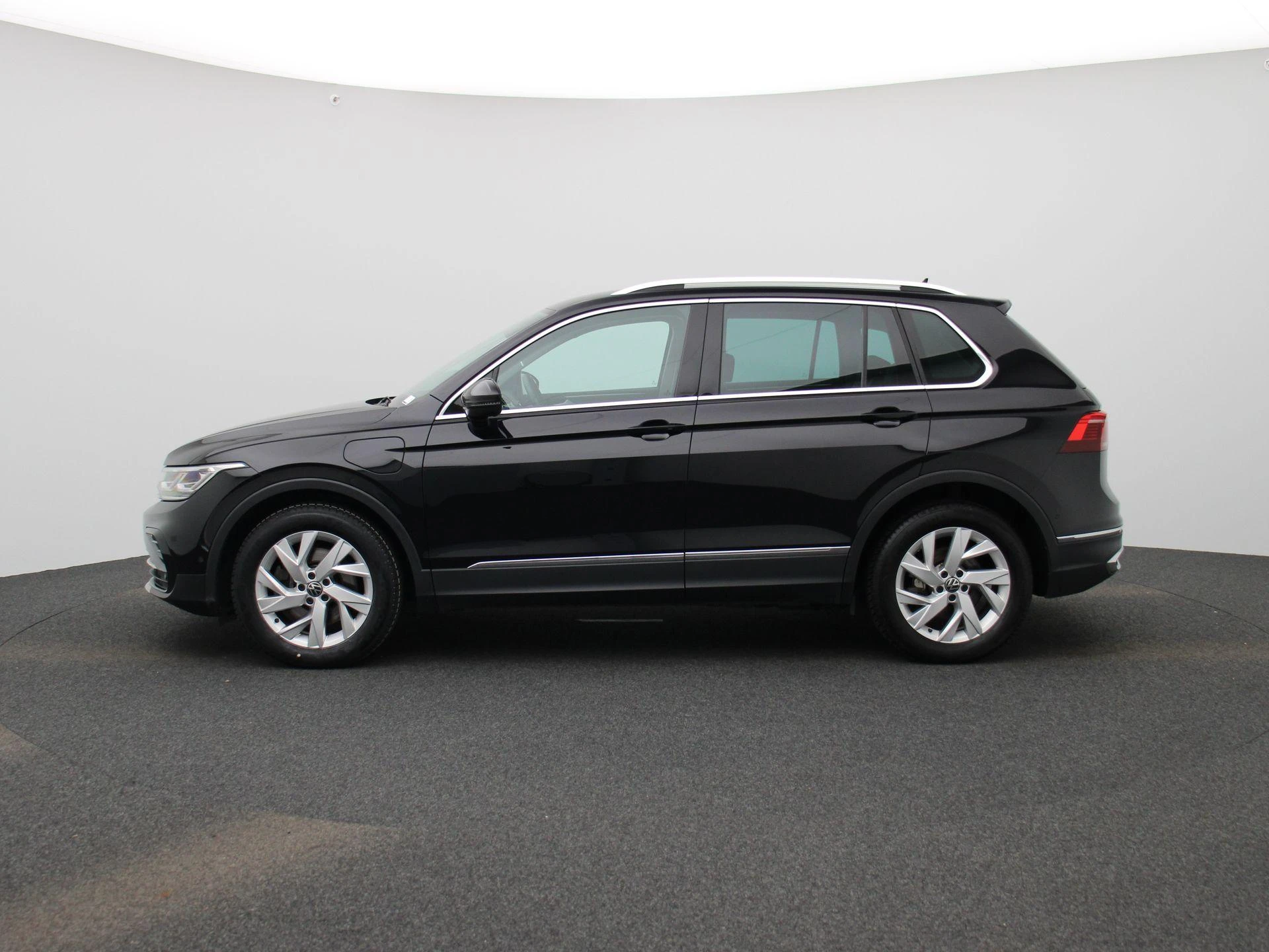 Volkswagen-Tiguan-image-3