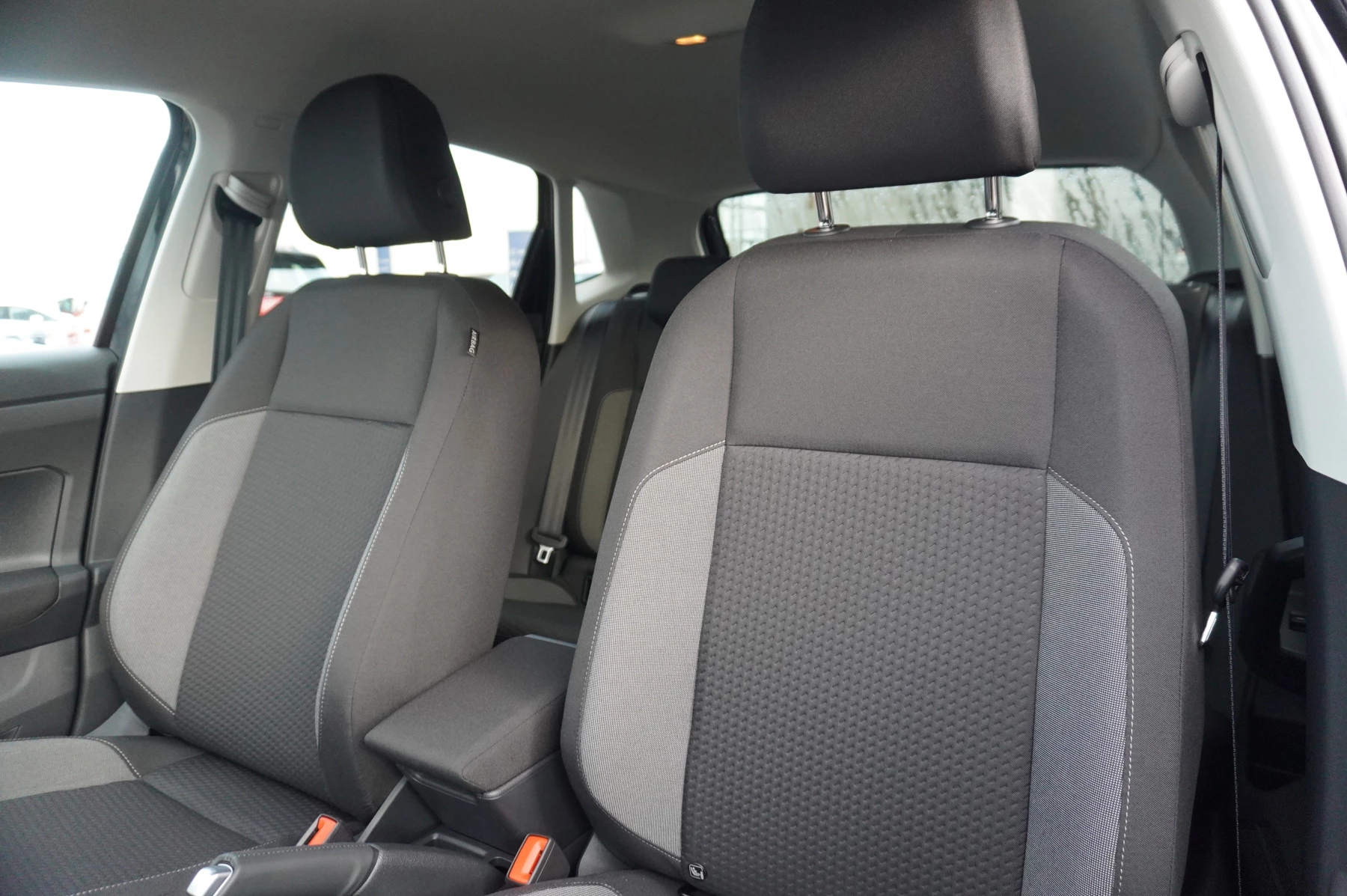 Volkswagen-Polo-image-7