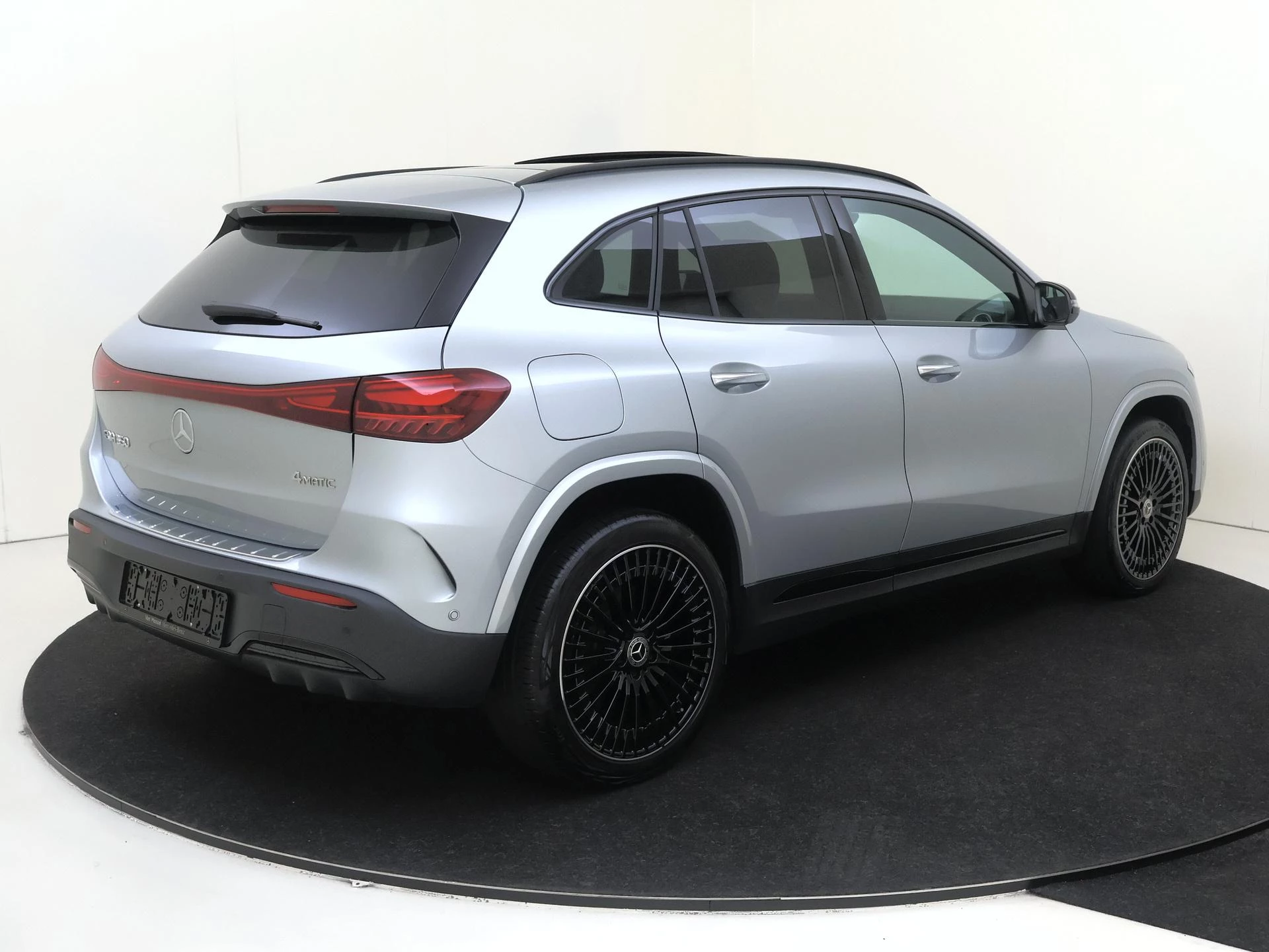 Mercedes-Benz-EQA-image-3