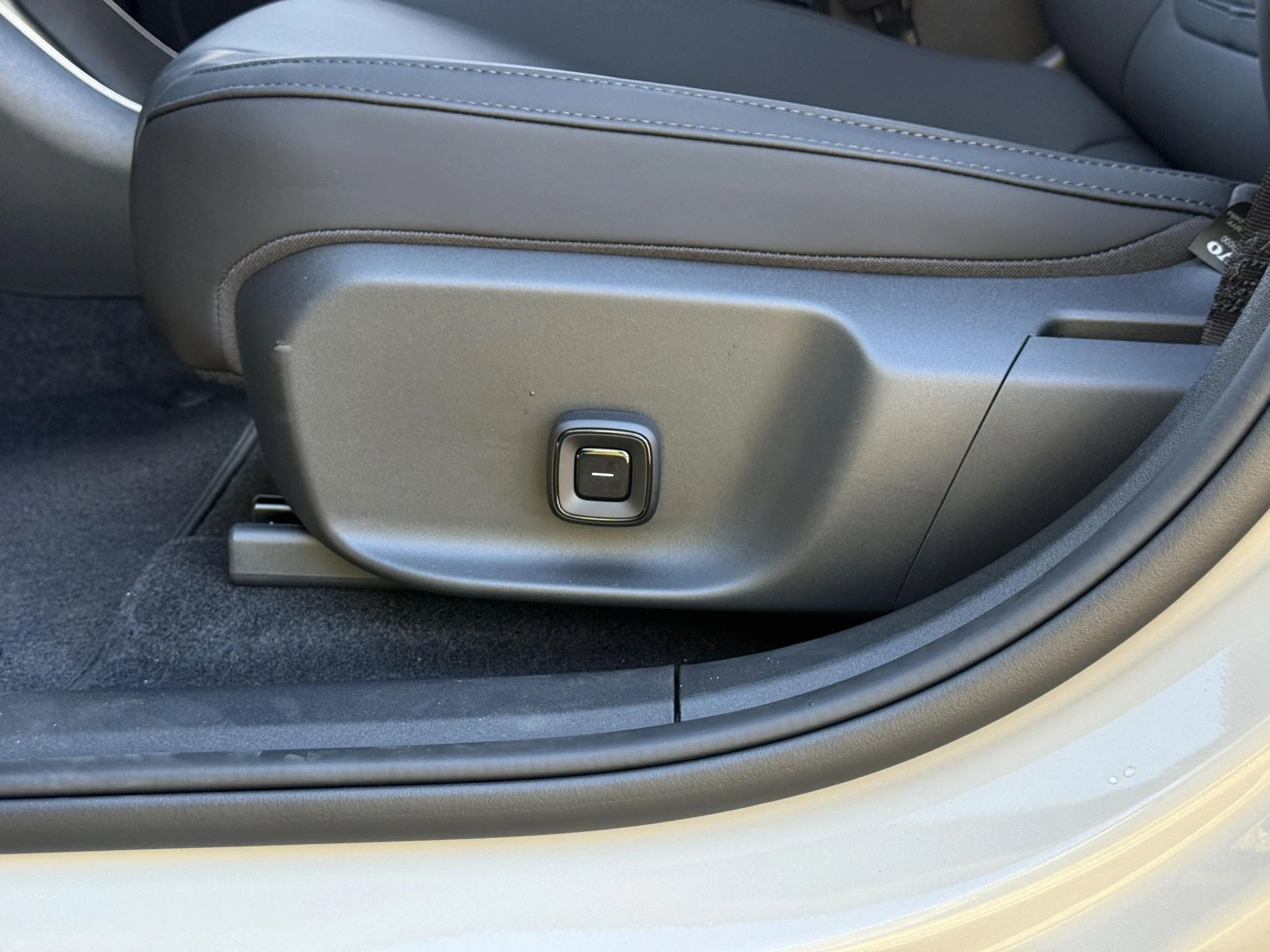 Volvo-EX30-image-3