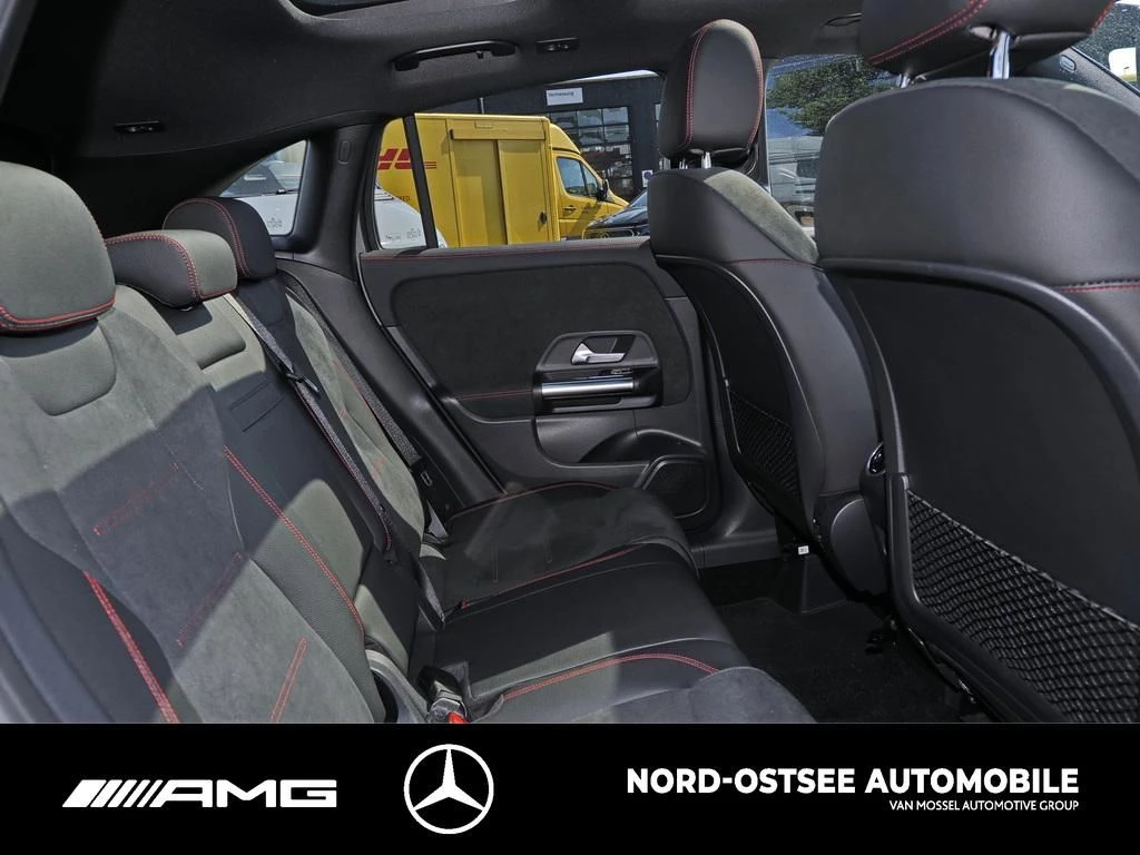 Mercedes-Benz GLA 200 AMG NIGHT AHK PANO PARKPAKET NAVI SITZH AMG Line