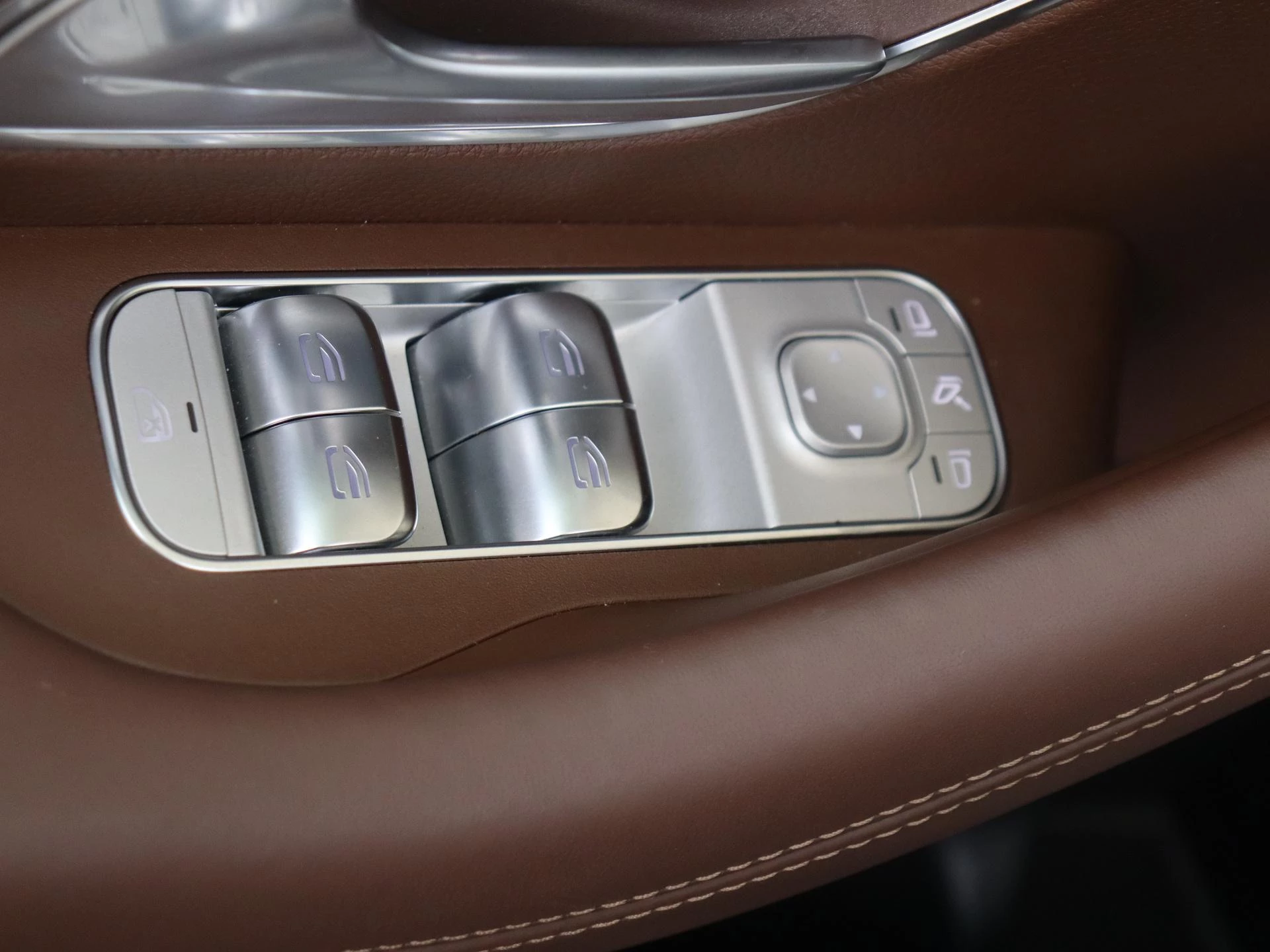 Mercedes-Benz-GLE-image-37