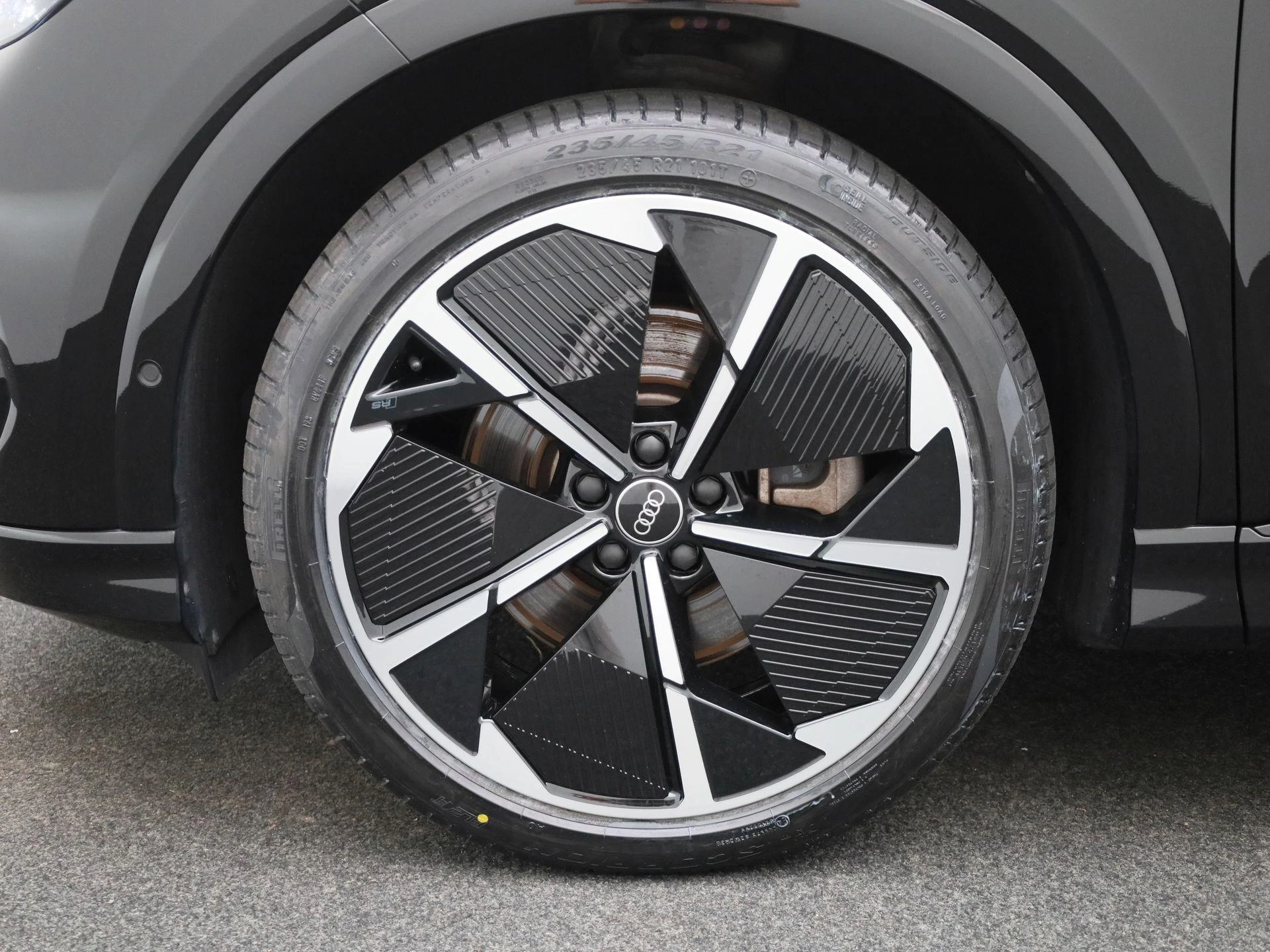 Audi-Q4 e-tron-image-13