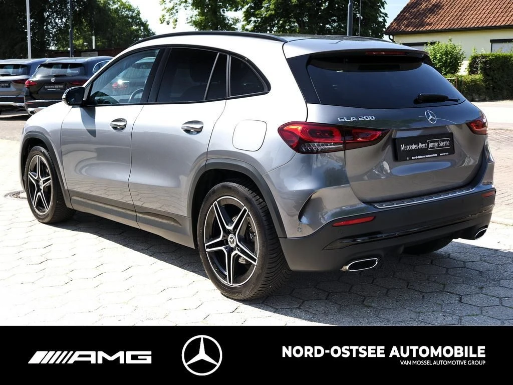 Mercedes-Benz GLA 200 AMG NIGHT AHK PANO PARKPAKET NAVI SITZH AMG Line