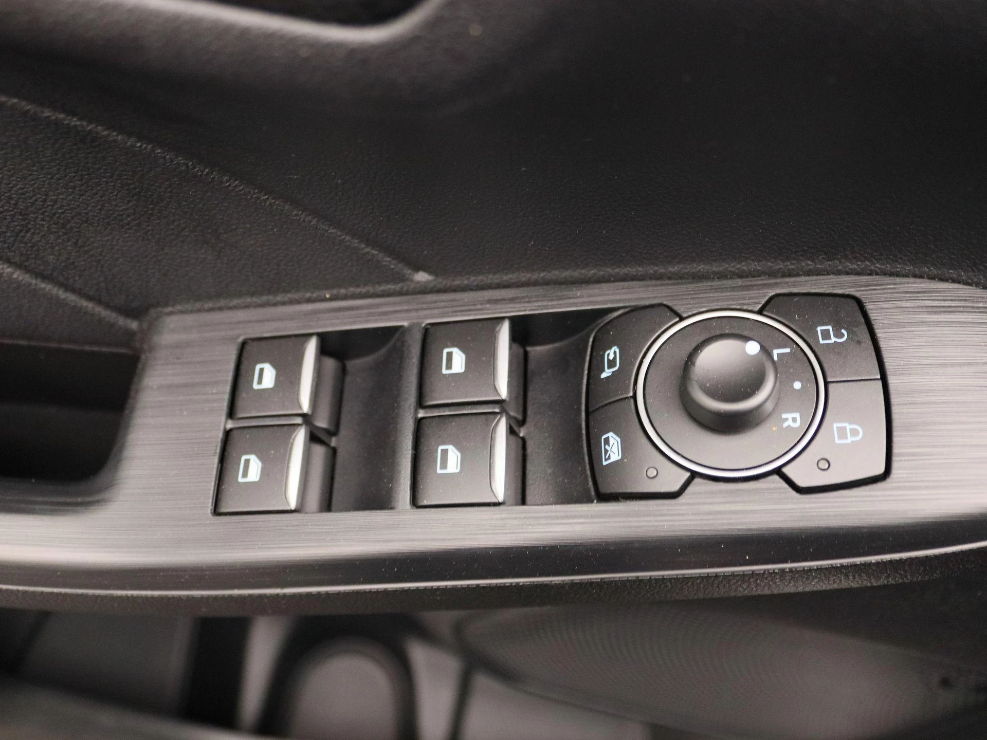 Ford-Kuga-image-25