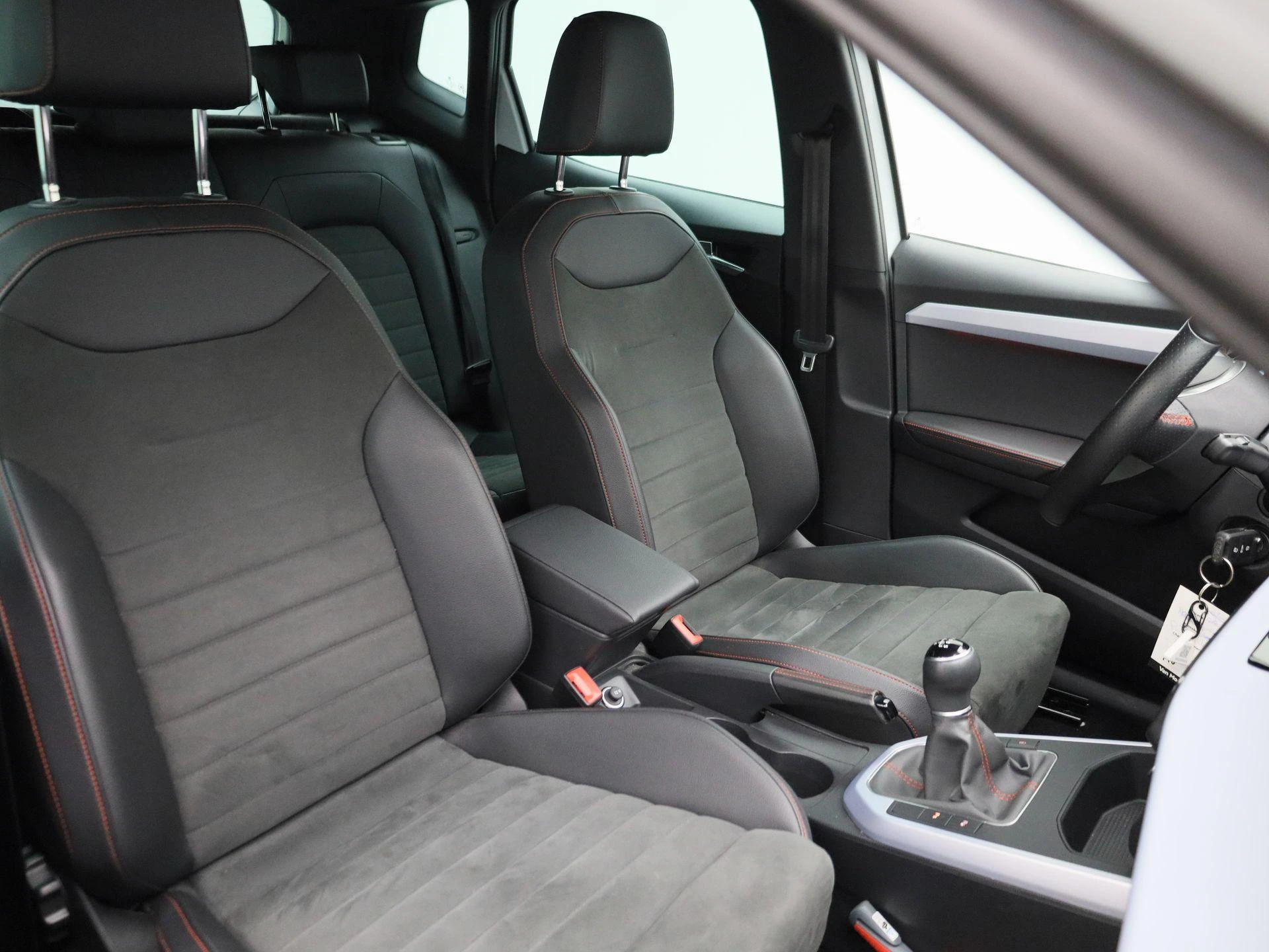 SEAT-Arona-image-35