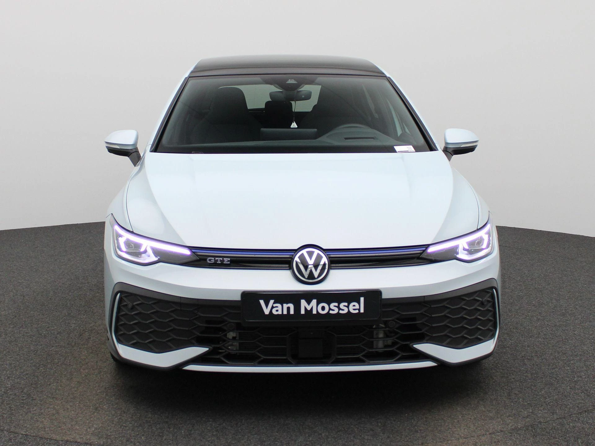 Volkswagen-Golf-image-2