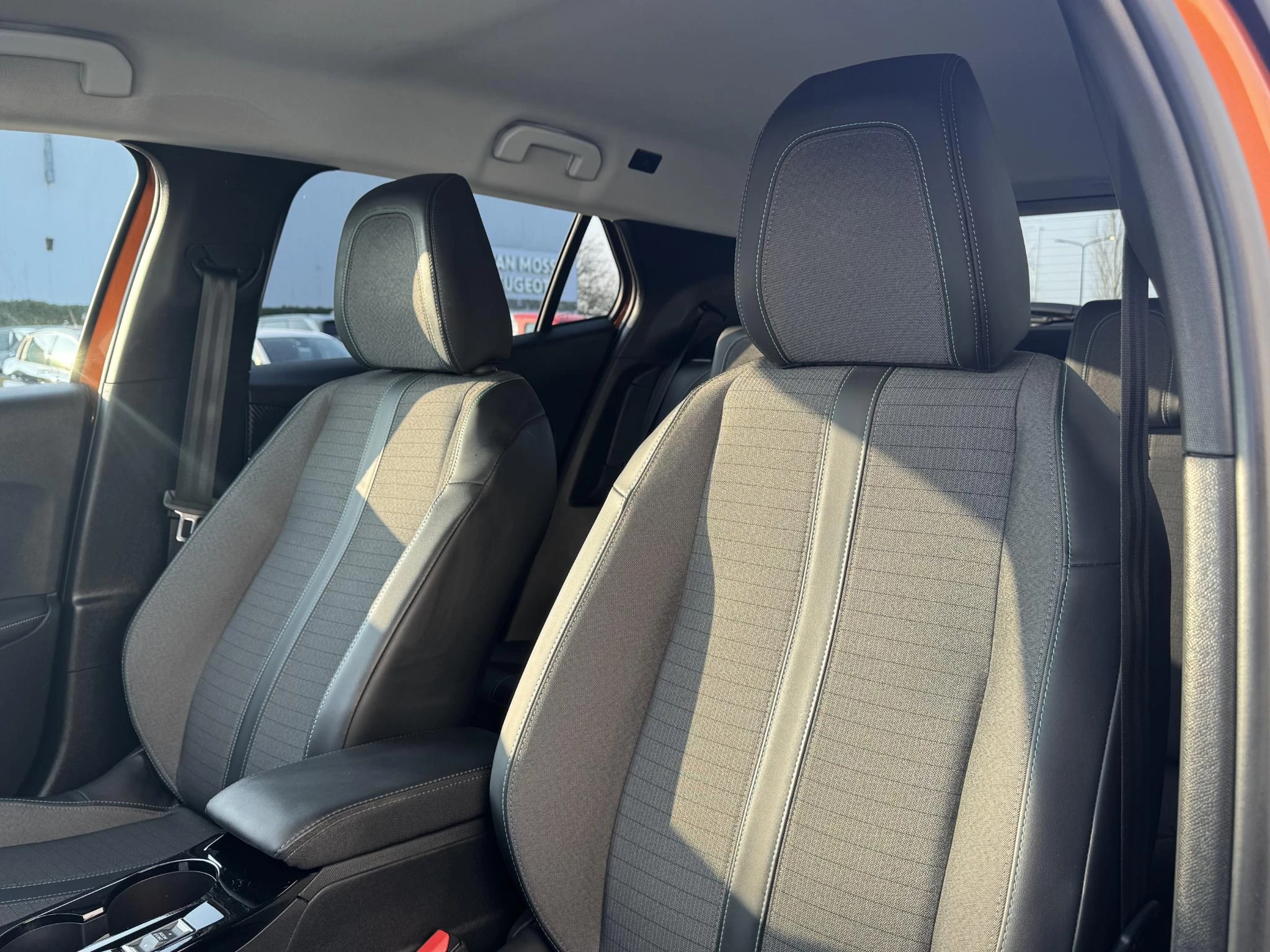 Peugeot-e-2008-image-15