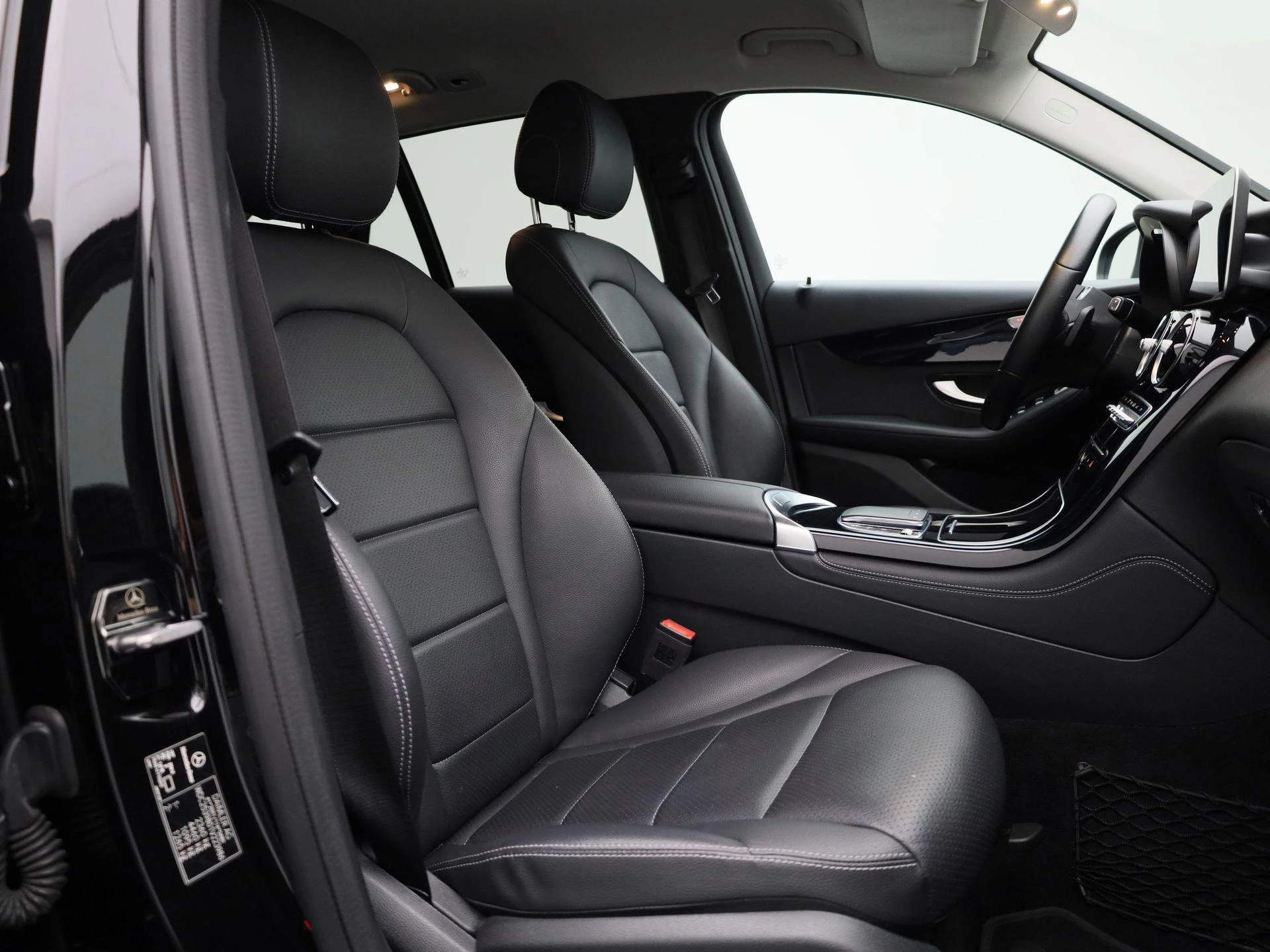 Mercedes-Benz-GLC-image-34