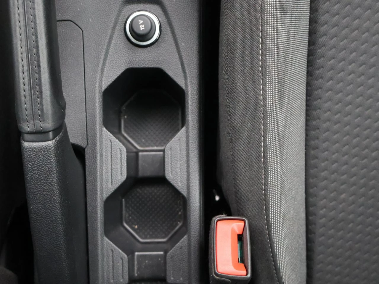 Volkswagen-Polo-image-15