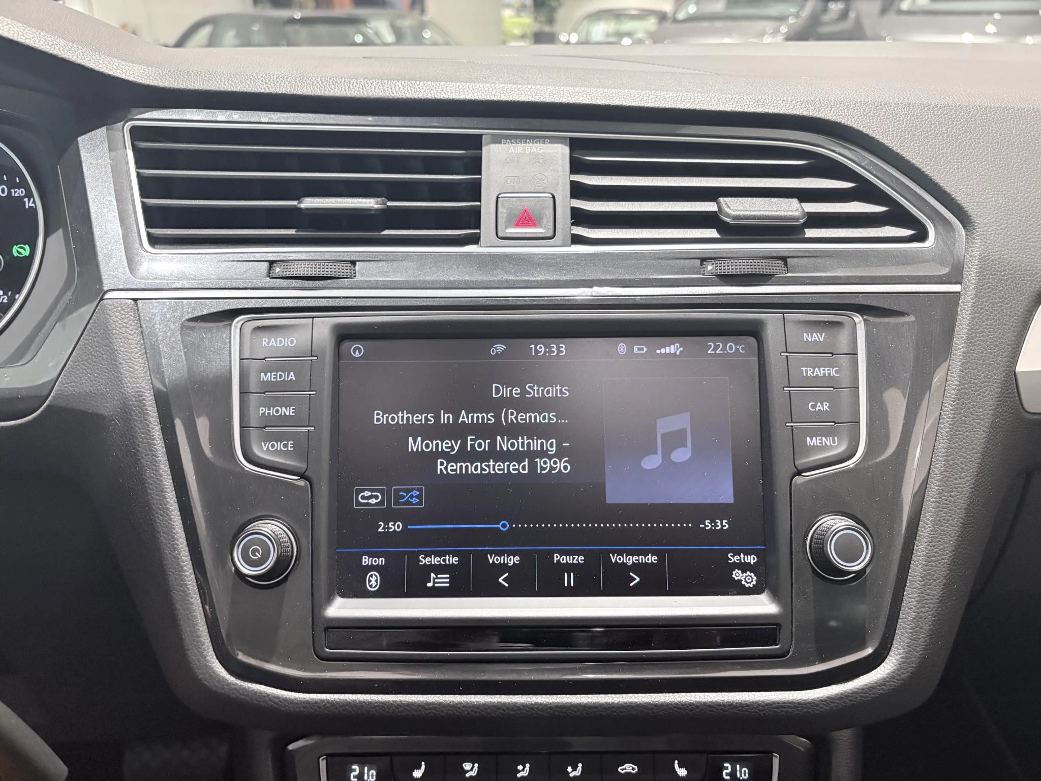 Volkswagen-Tiguan-image-20