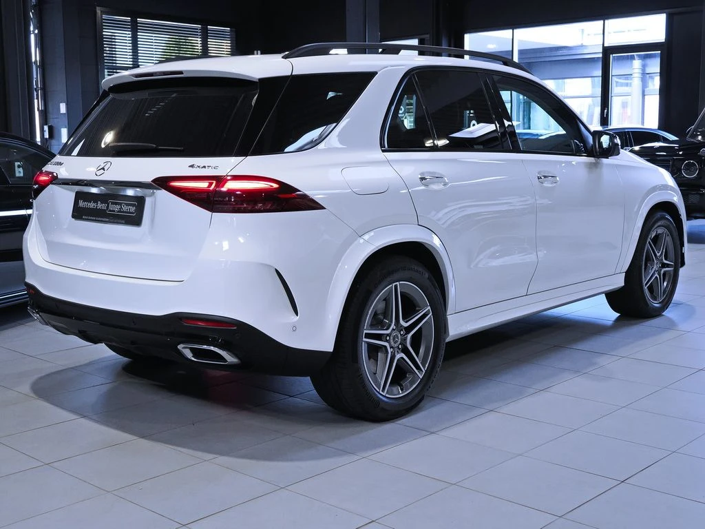 Mercedes-Benz-GLE 300 d-image-5