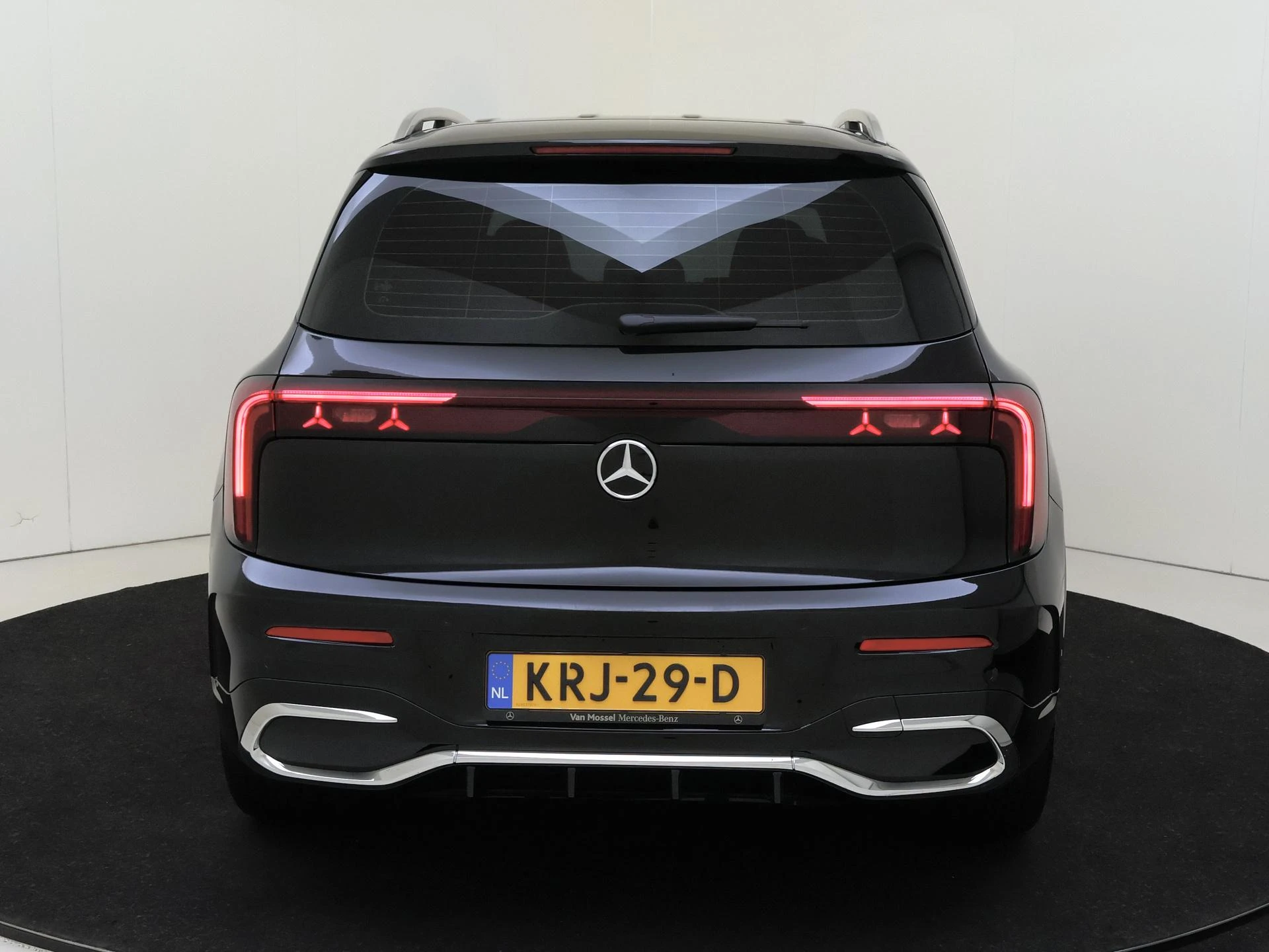 Mercedes-Benz-GLB-image-6