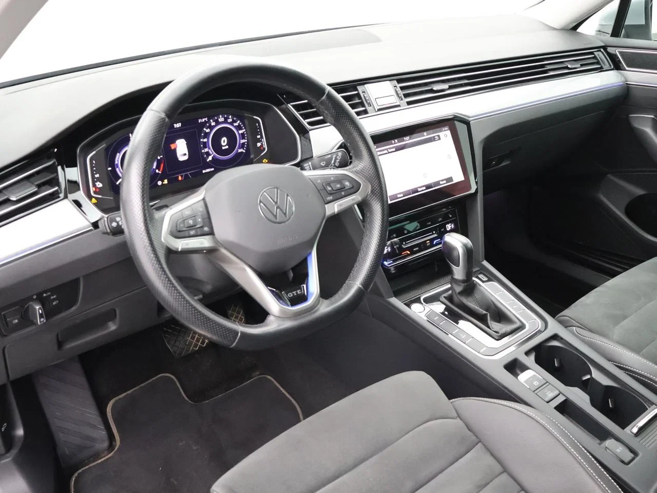Volkswagen-Passat-image-10