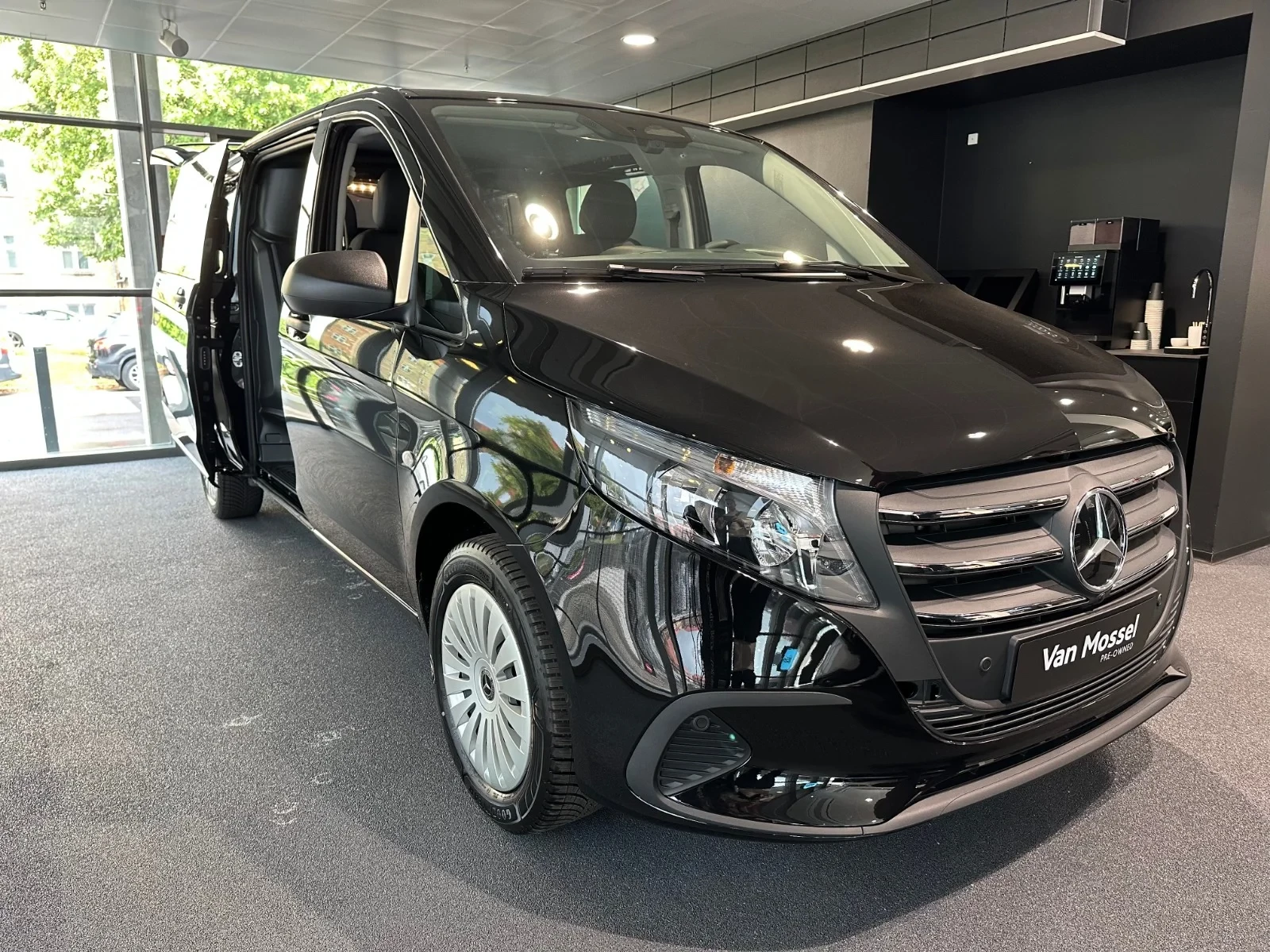 Mercedes-Benz-Vito-image-0