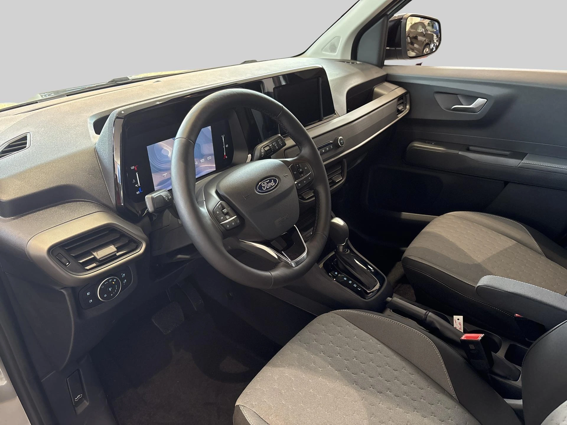Ford-Tourneo Courier-image-8