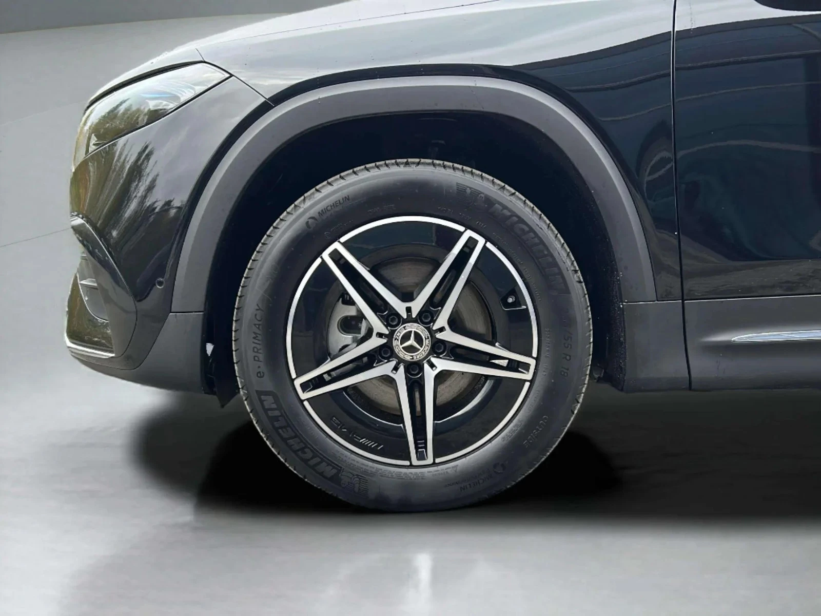 Mercedes-Benz-EQB-image-8