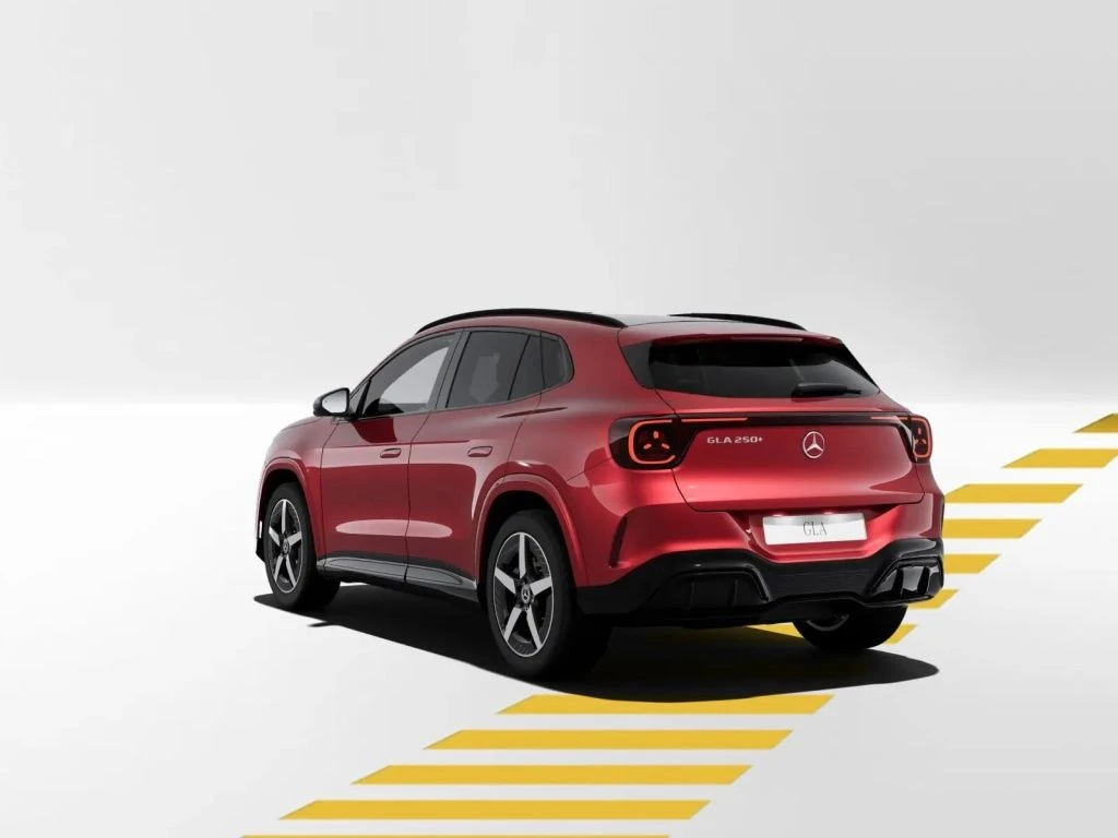 Mercedes-Benz-GLA 250+-image-3