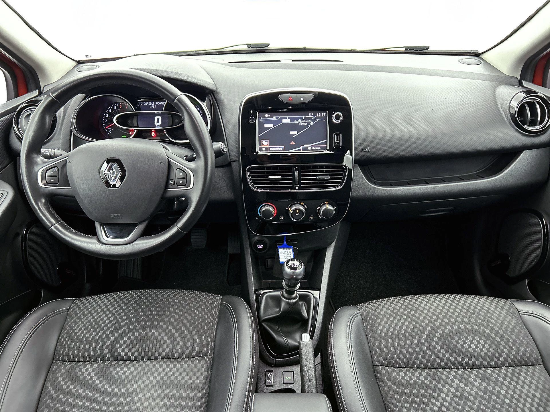 Renault-Clio-image-22