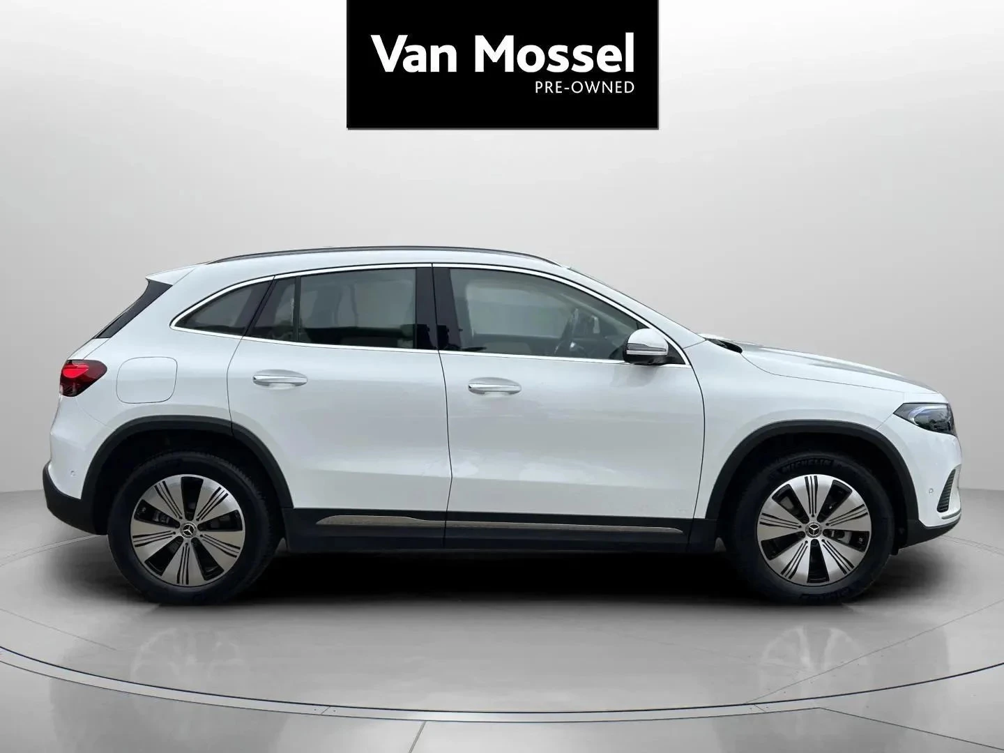 Mercedes-Benz-EQA-image-3