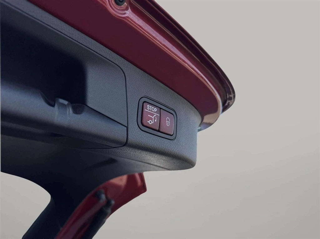 Mercedes-Benz-EQA-image-25