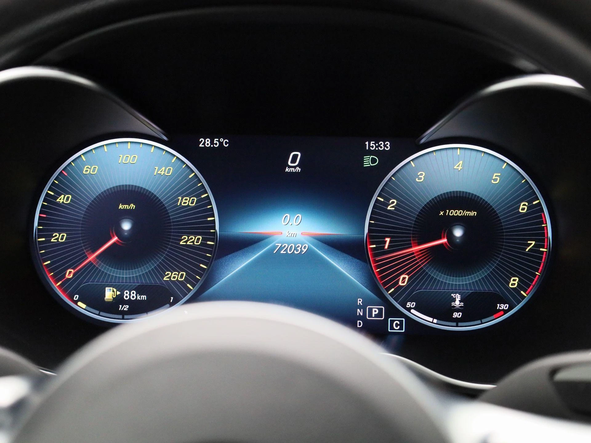 Mercedes-Benz-C-Klasse-image-7