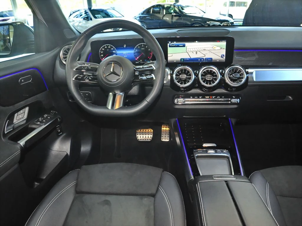 Mercedes-Benz-GLB 200-image-8