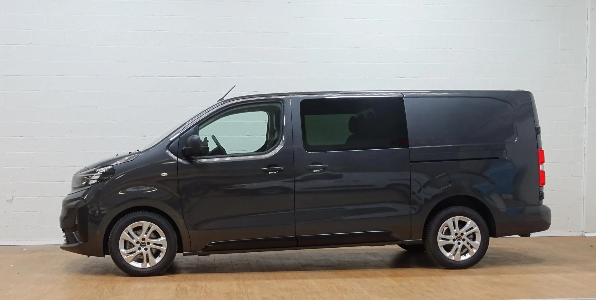 Opel-Vivaro-image-2