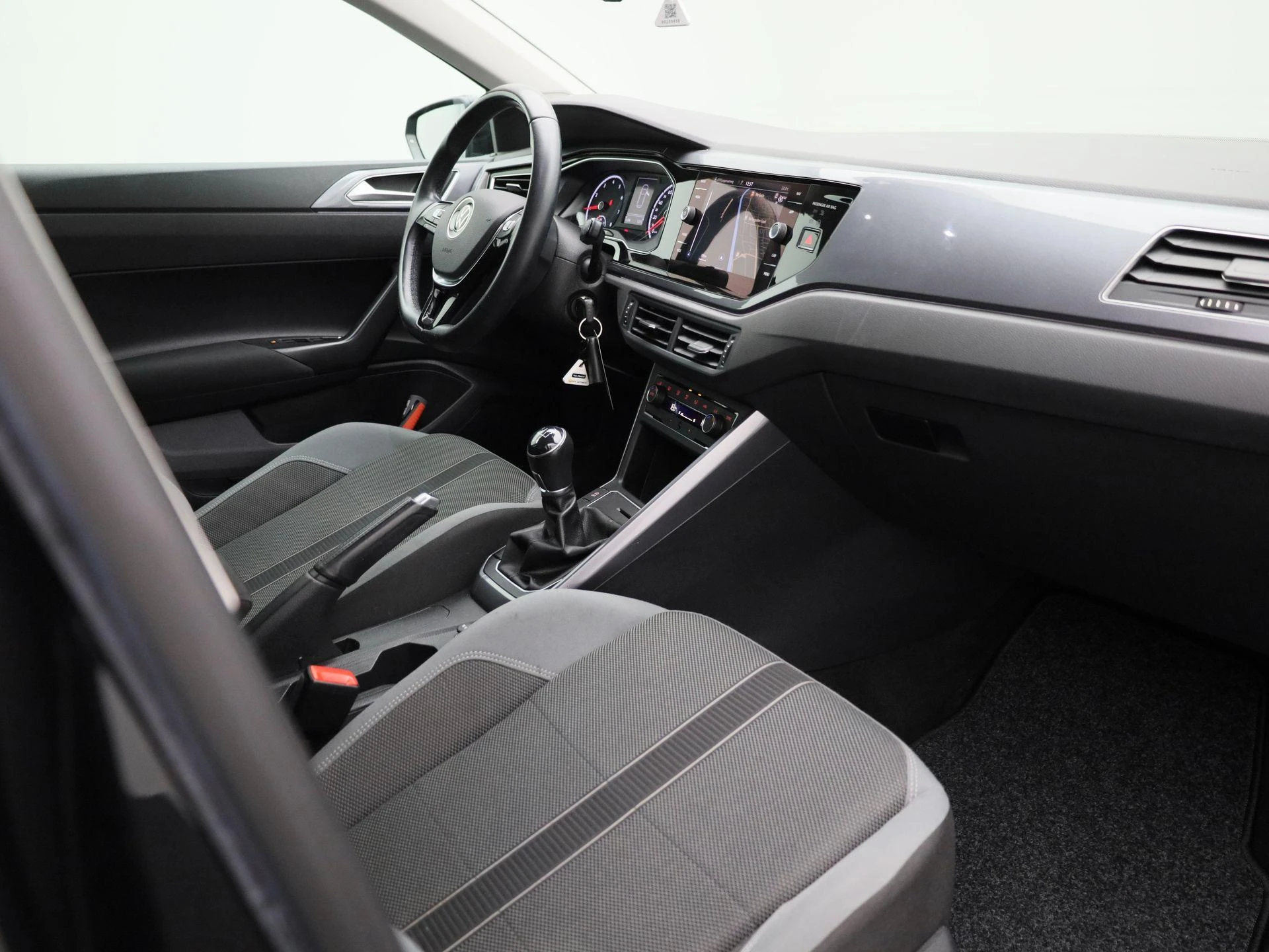 Volkswagen-Polo-image-31