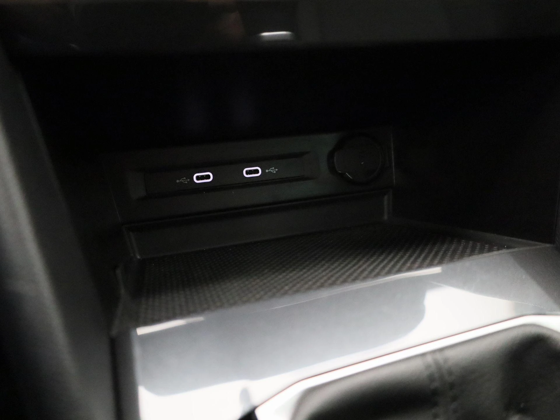 Volkswagen-Tiguan-image-23