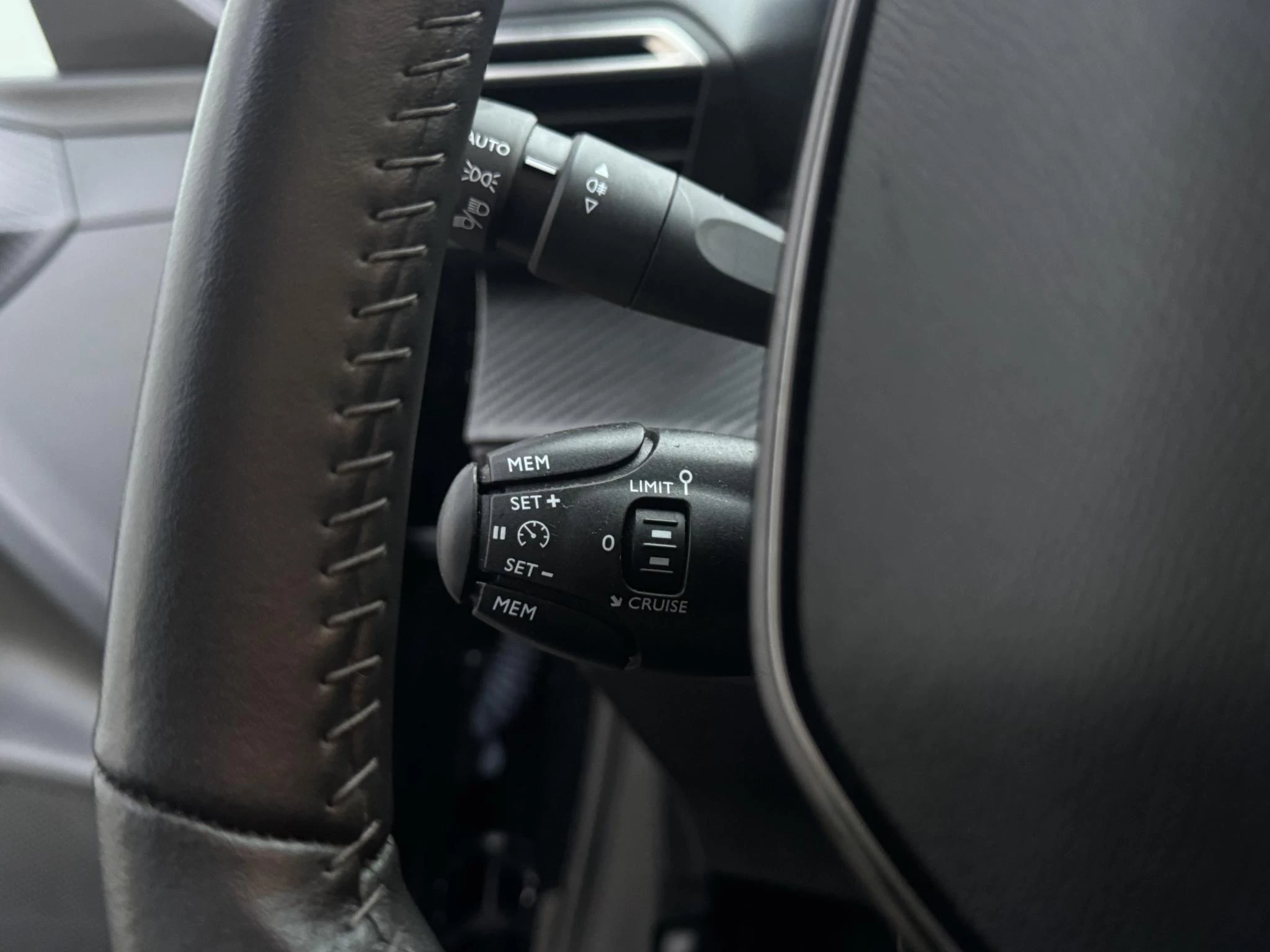 Peugeot-208-image-18