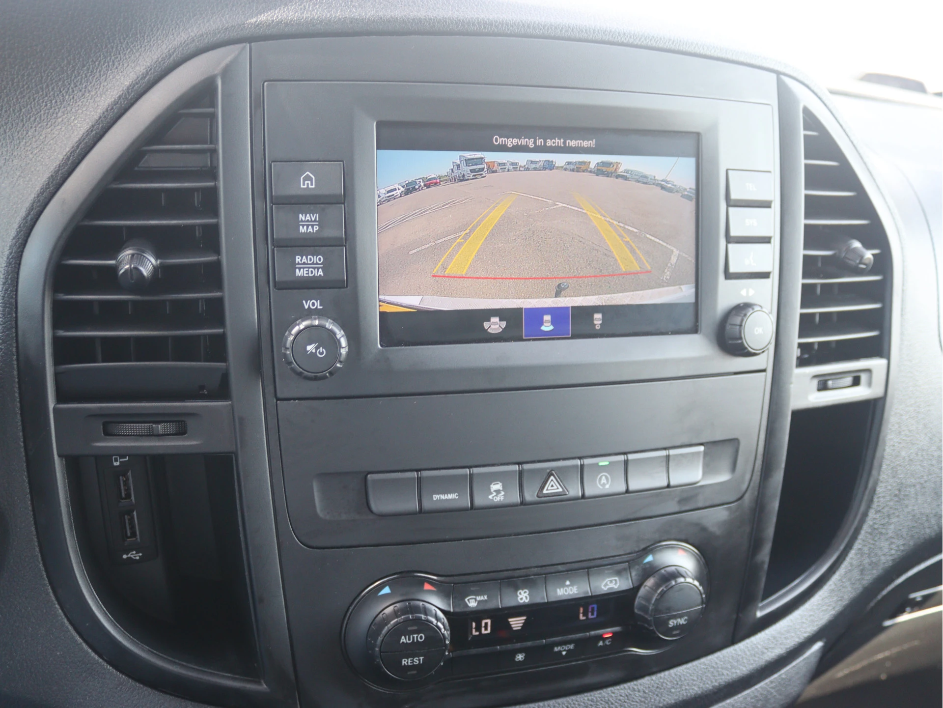Mercedes-Benz-Vito-image-10