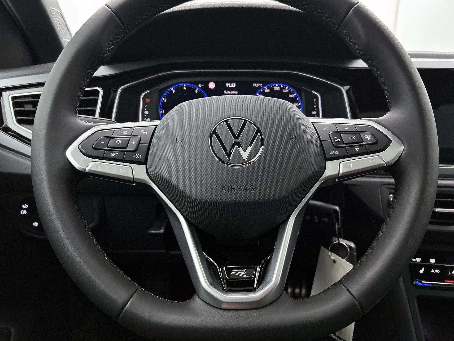 Volkswagen-Polo-image-31
