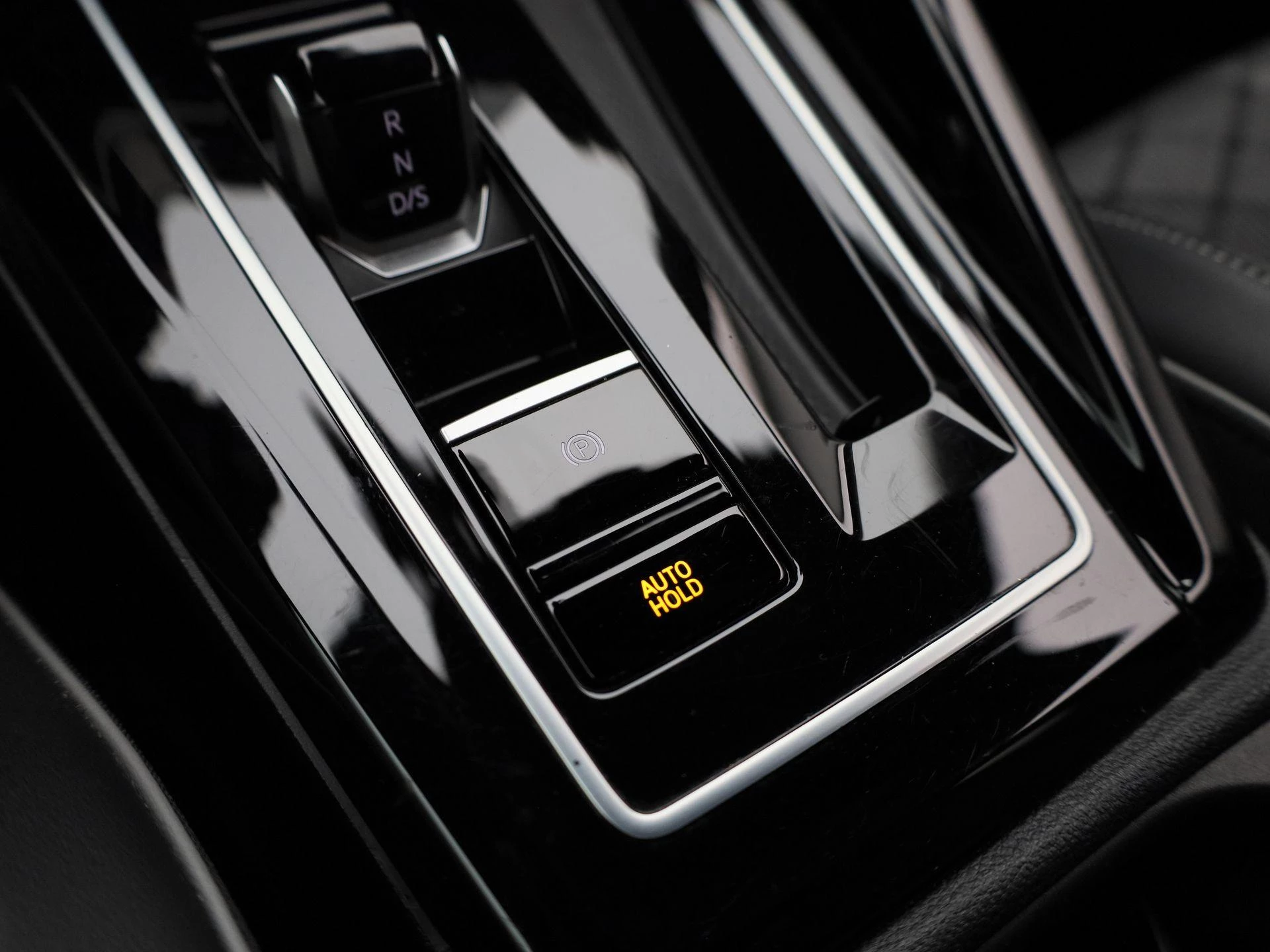 Volkswagen-Golf-image-33