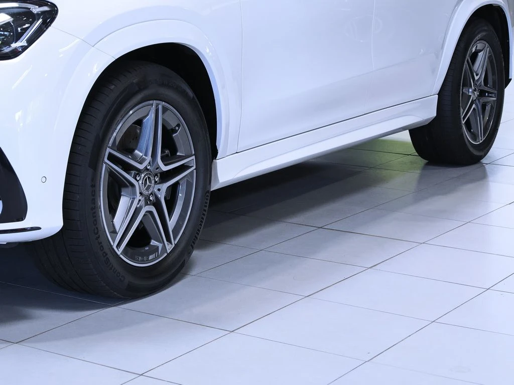 Mercedes-Benz-GLE 300 d-image-6