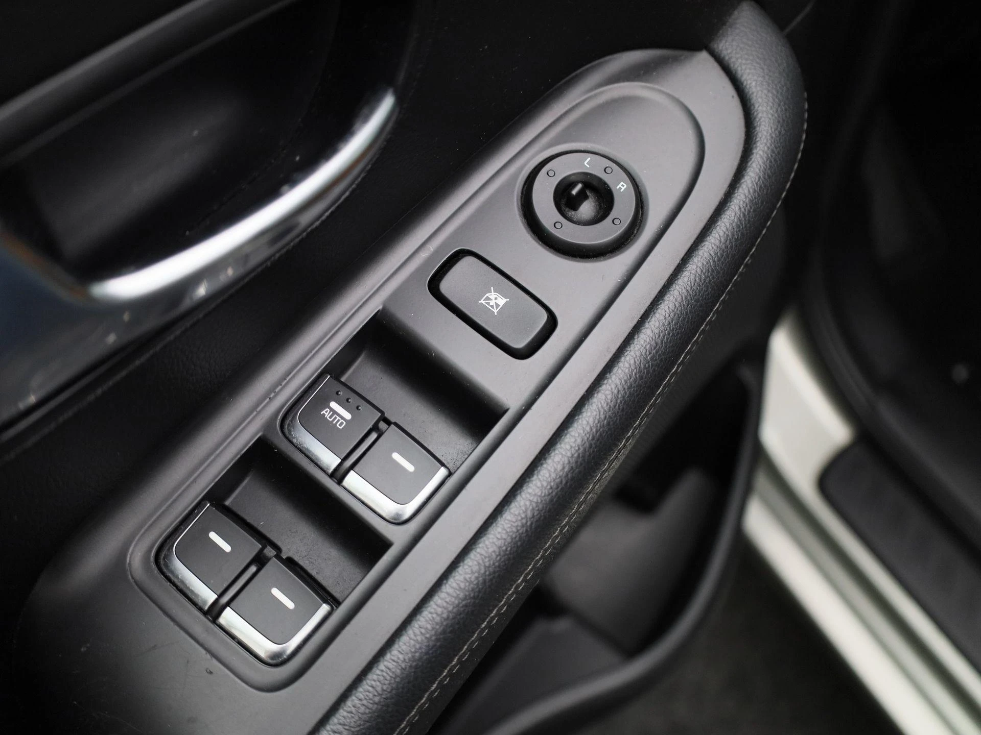 Kia-Carens-image-32