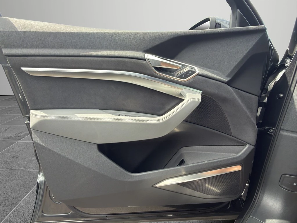 Audi Q8 e-tron 55 quattro S-Line *B&O*LUFT*AHK*MATRIX*ACC*NAVI*
