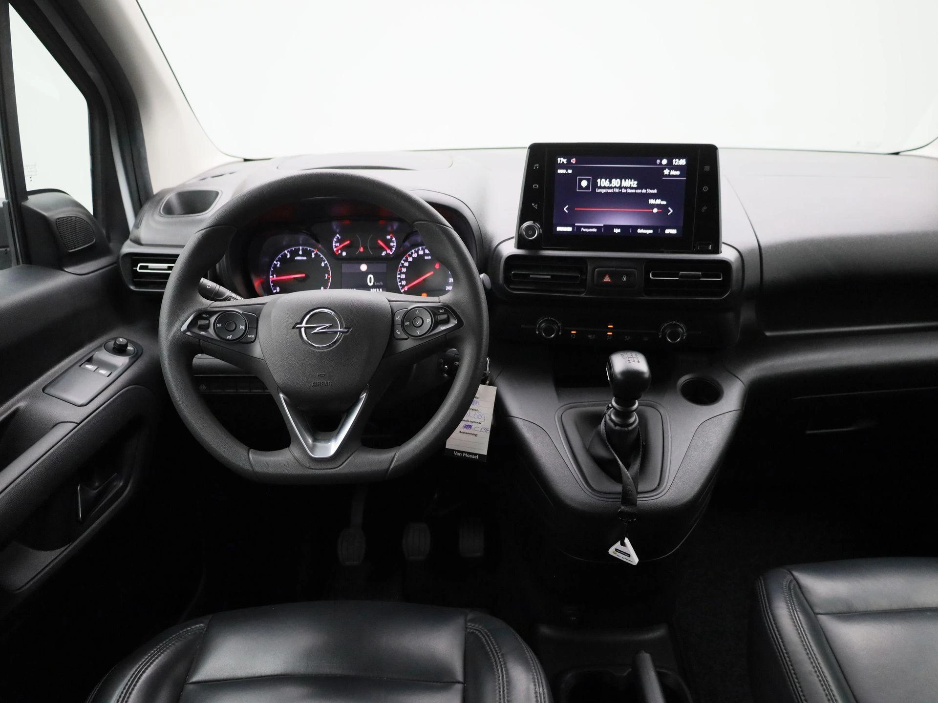 Opel-Combo Life-image-8
