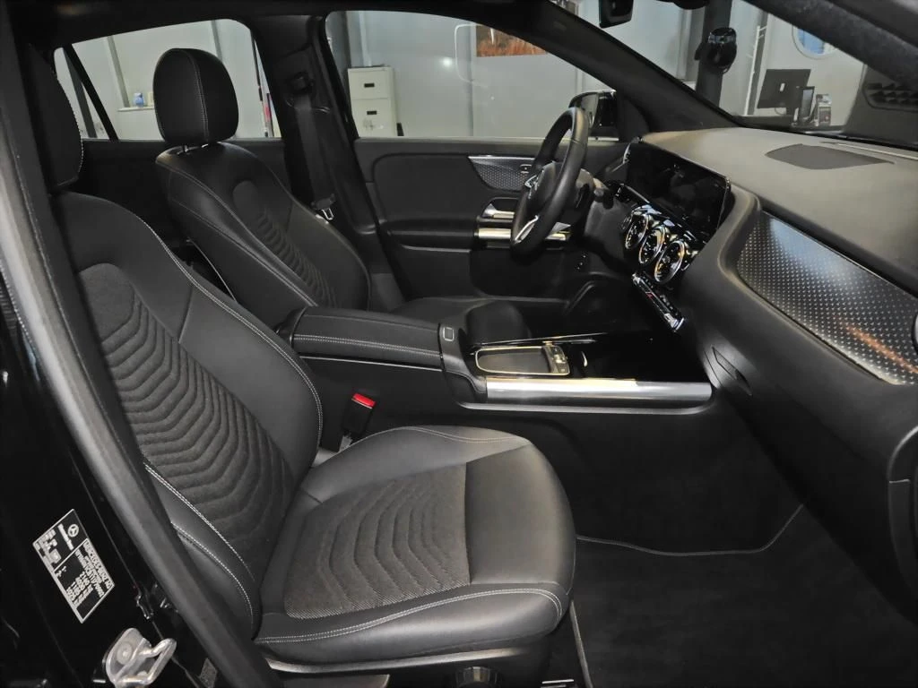 Mercedes-Benz-GLA 200 d-image-11